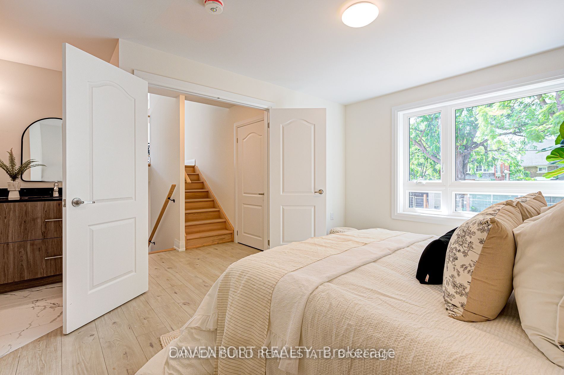 183 Victoria Street N 2 Property Photo 22