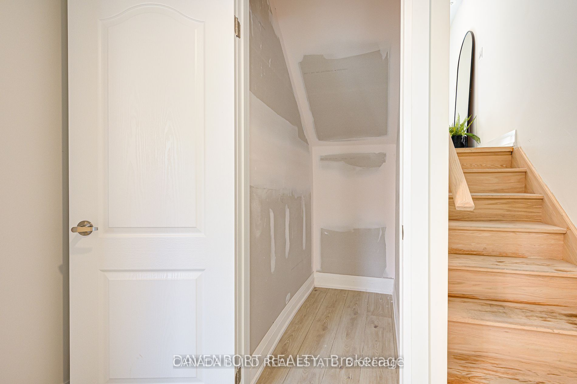 183 Victoria Street N 2 Property Photo 27