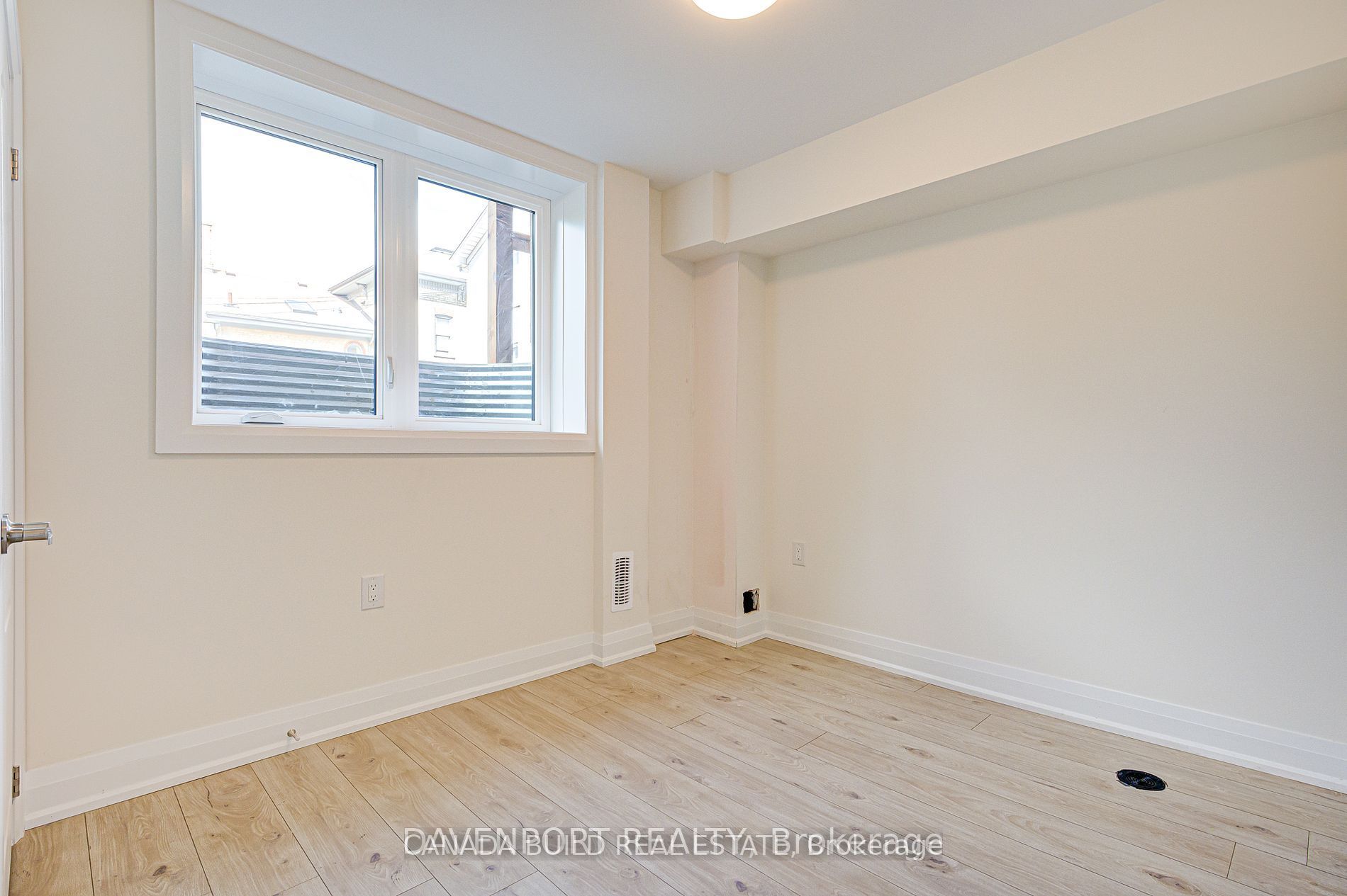 183 Victoria Street N 2 Property Photo 30