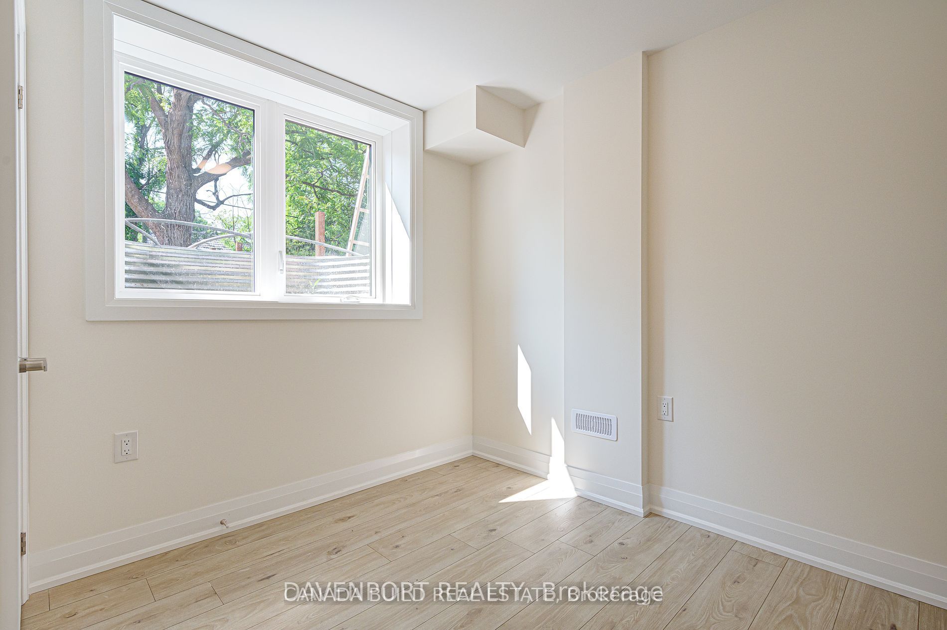 183 Victoria Street N 2 Property Photo 34