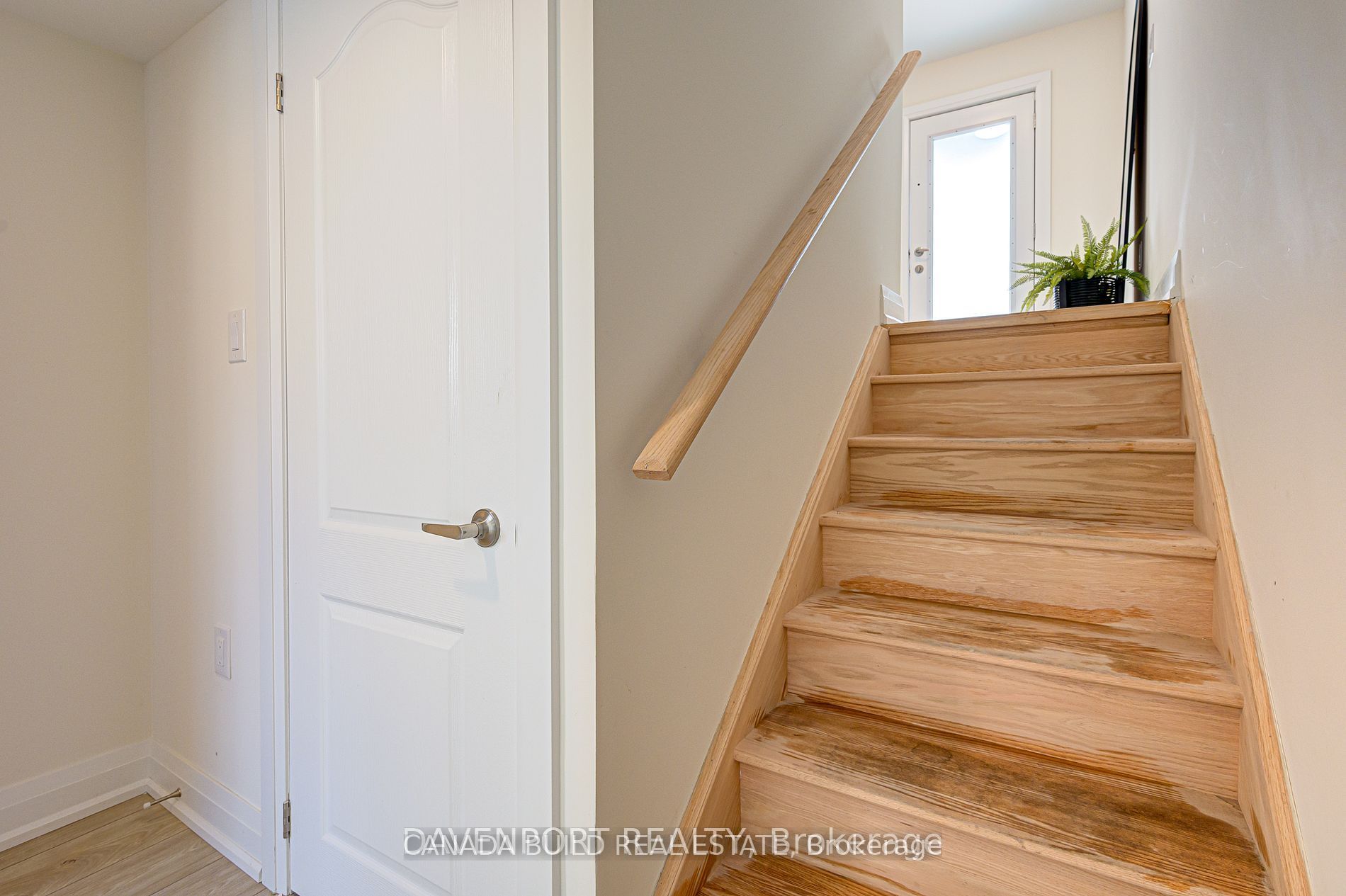 183 Victoria Street N 2 Property Photo 35