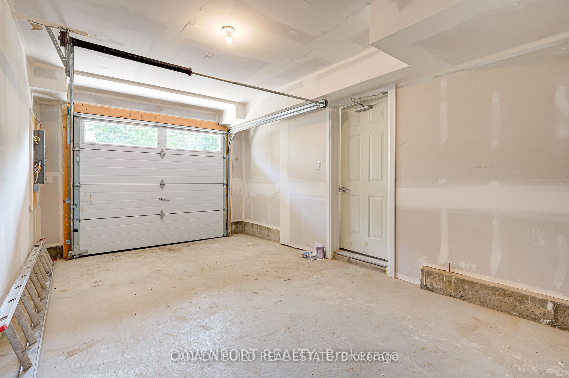 183 Victoria Street N 2 Property Photo 39