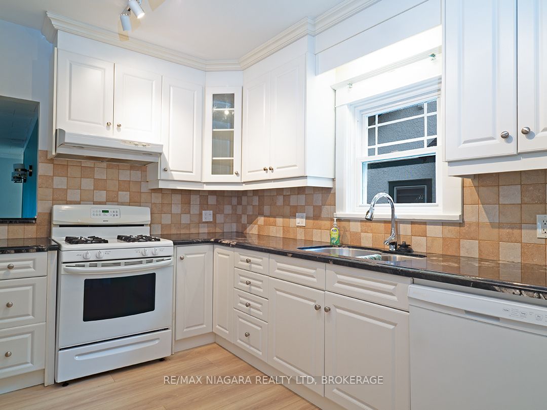 265 Clarence Street Property Photo 10