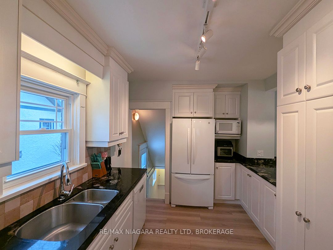 265 Clarence Street Property Photo 11