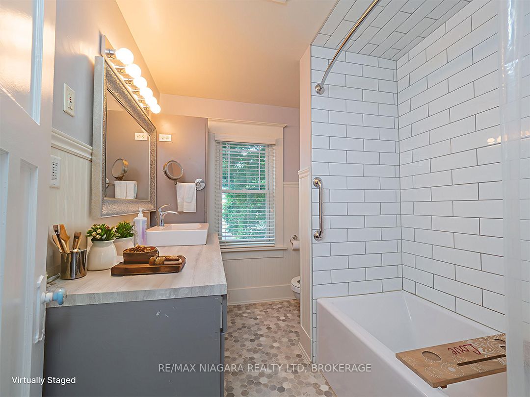 265 Clarence Street Property Photo 25