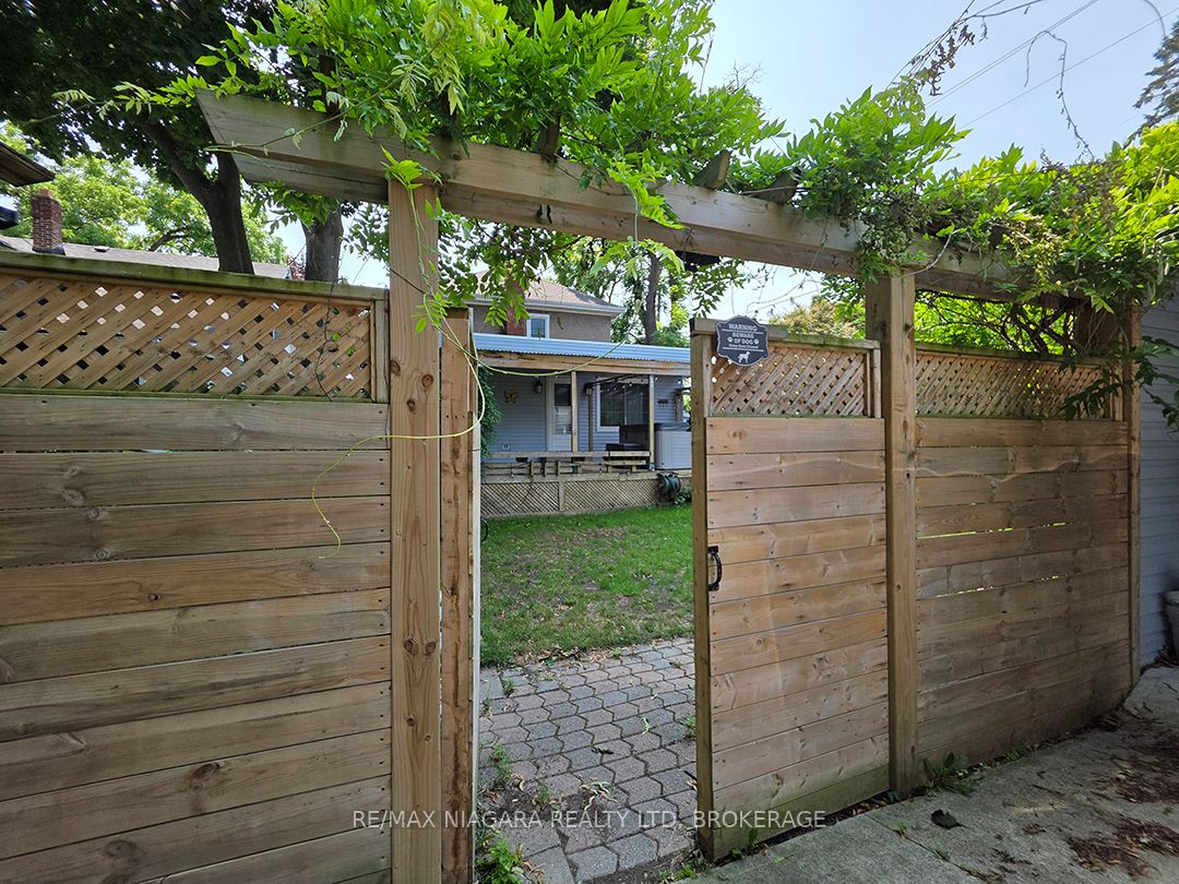 265 Clarence Street Property Photo 36