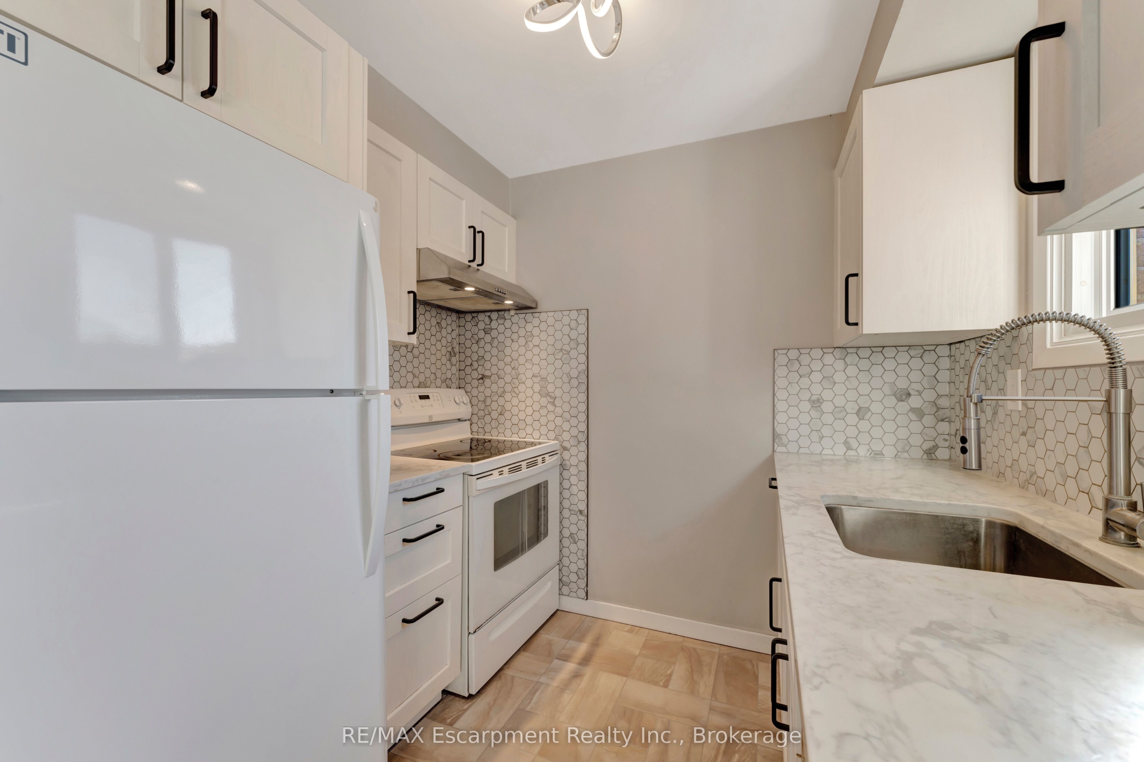 165 Green Valley Drive 15 Property Photo 5