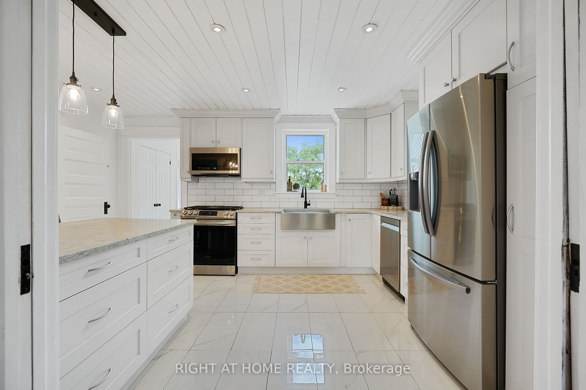 123 John Street Property Photo 9