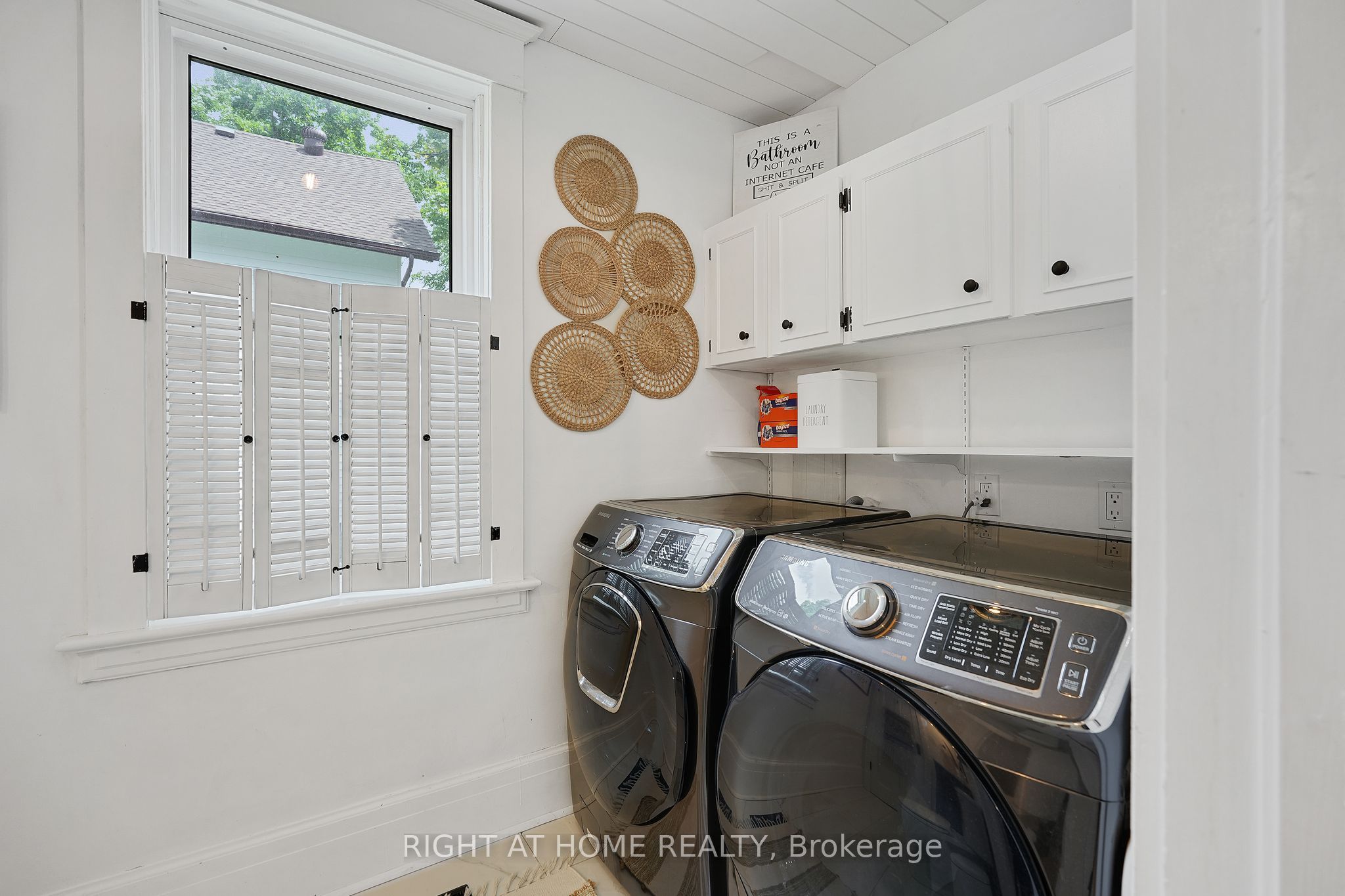 123 John Street Property Photo 15