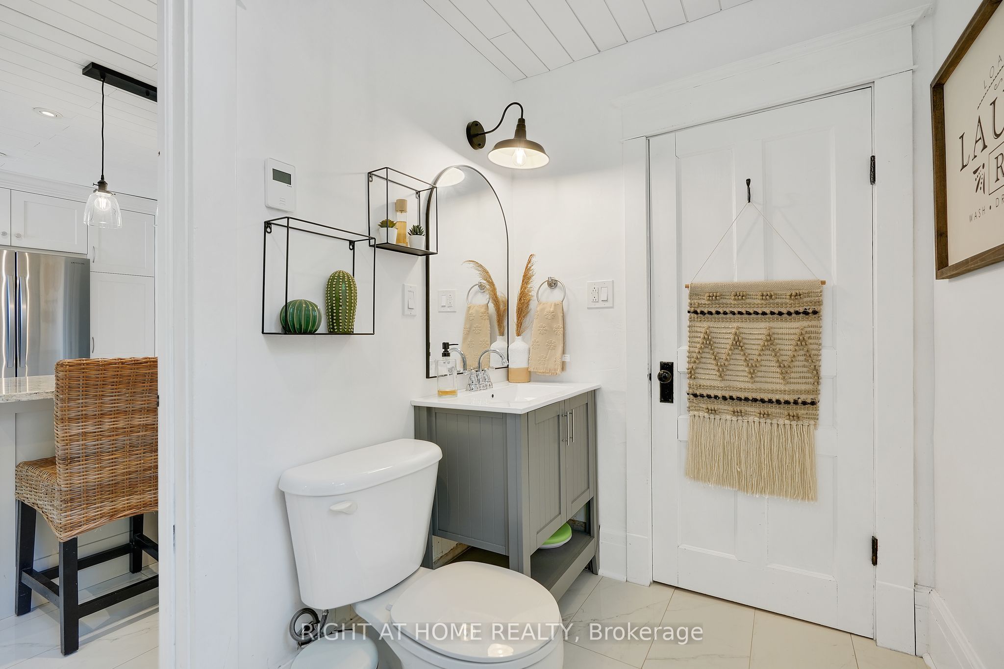 123 John Street Property Photo 16