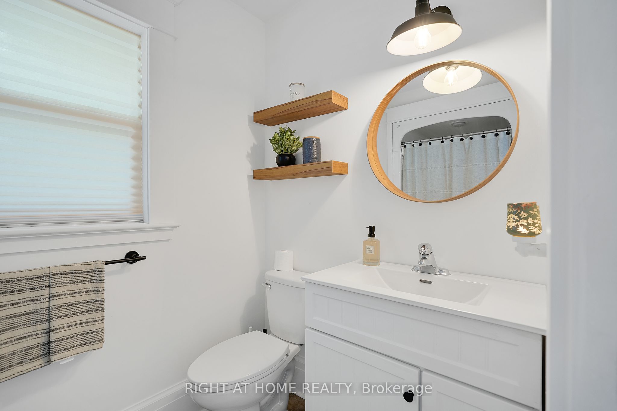 123 John Street Property Photo 29