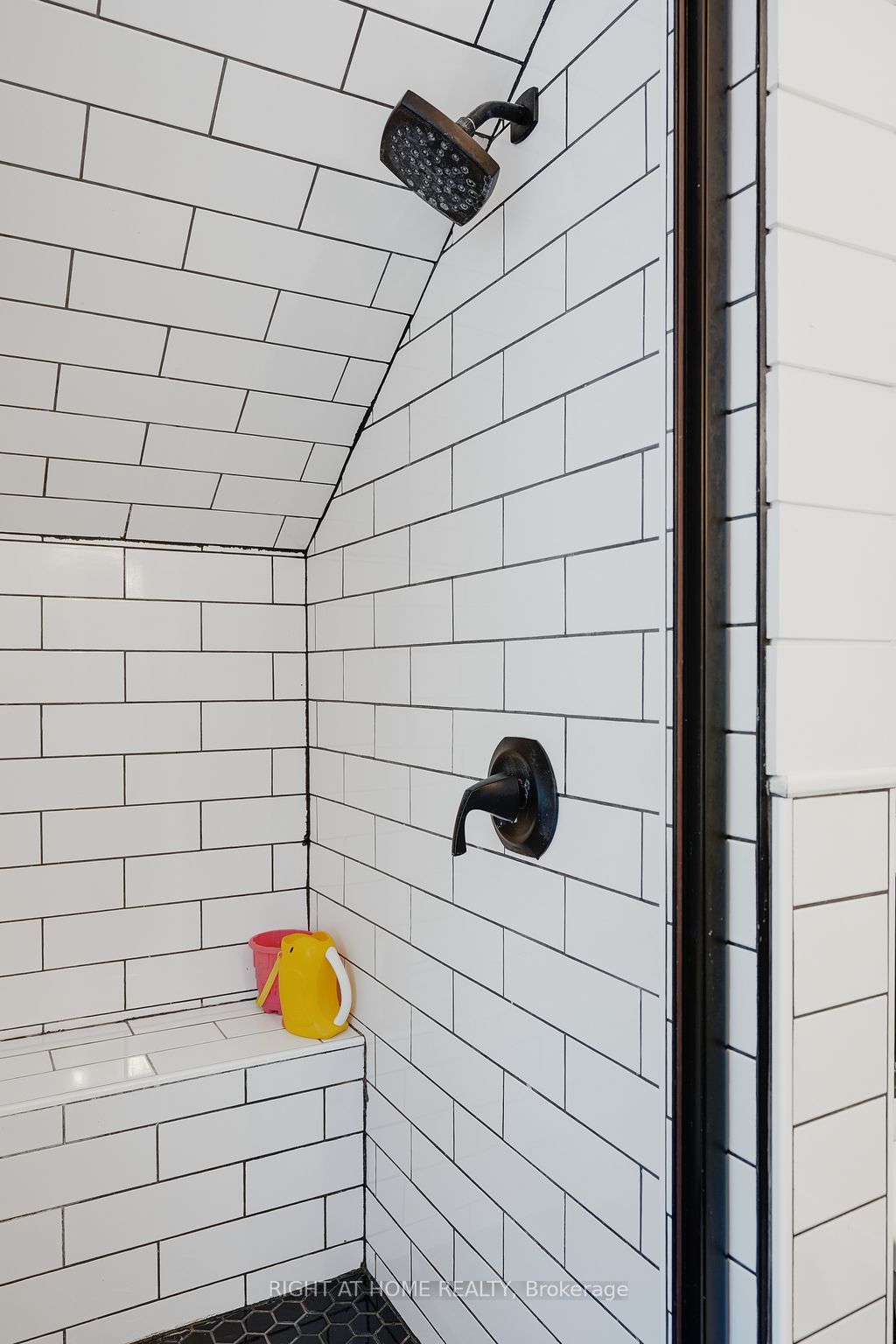 123 John Street Property Photo 31