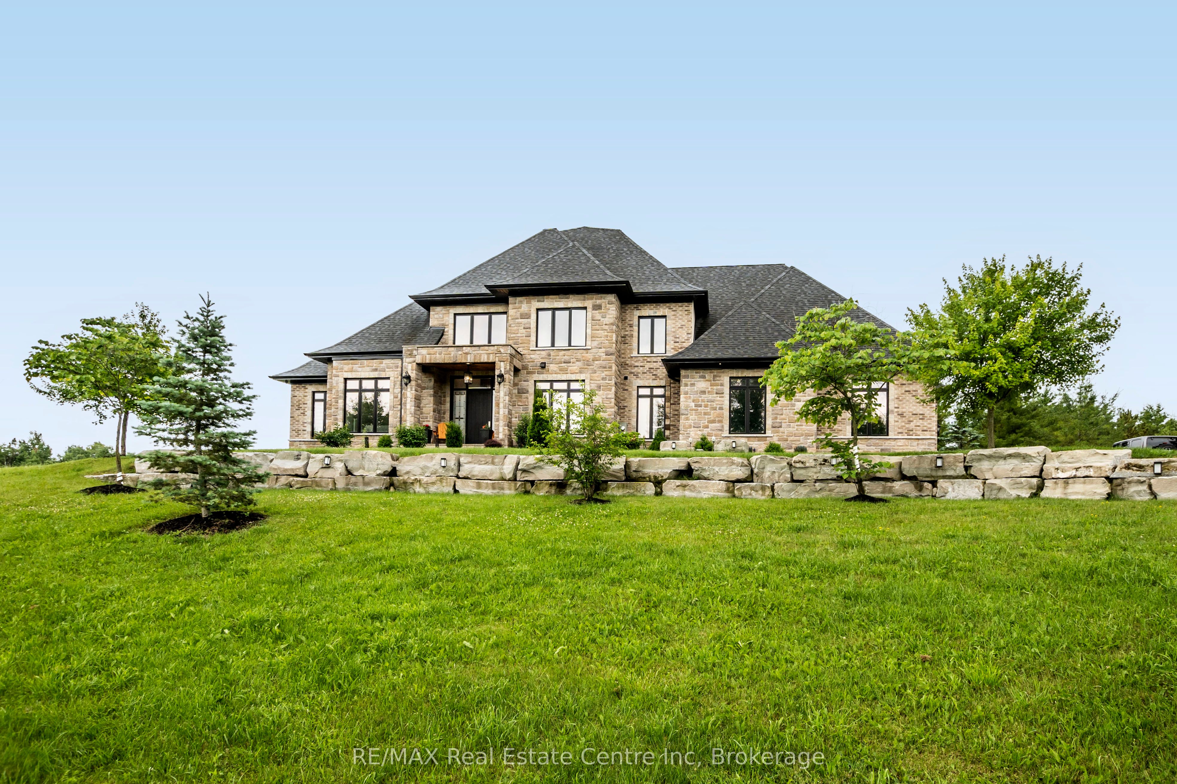 7645 Maltby Road E Property Photo 1