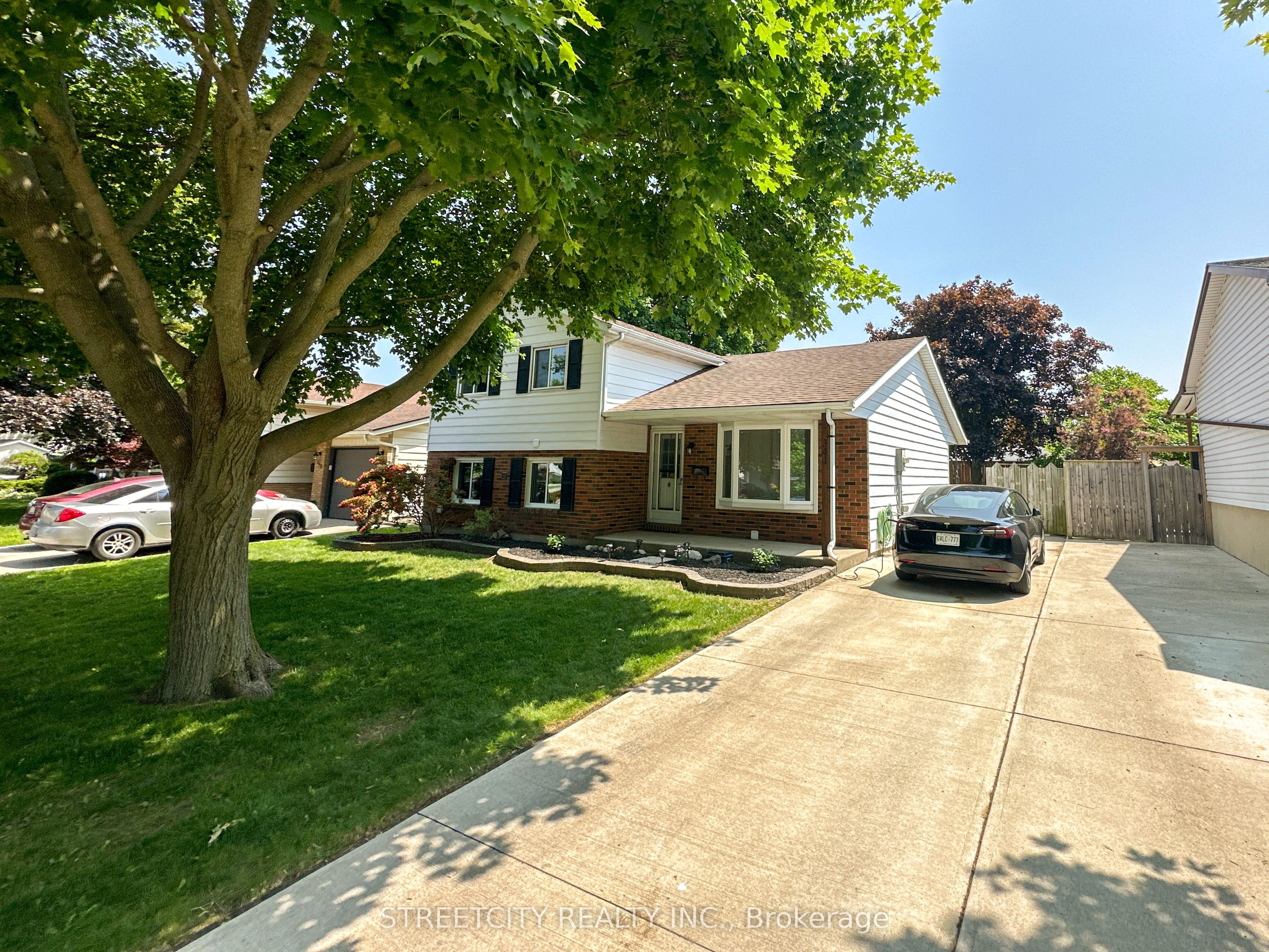 341 Bradford Drive Property Photo 1