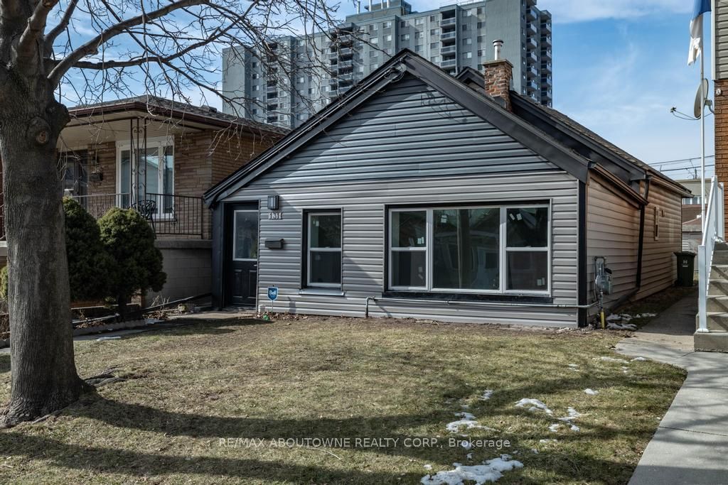 131 West Avenue Property Photo 1
