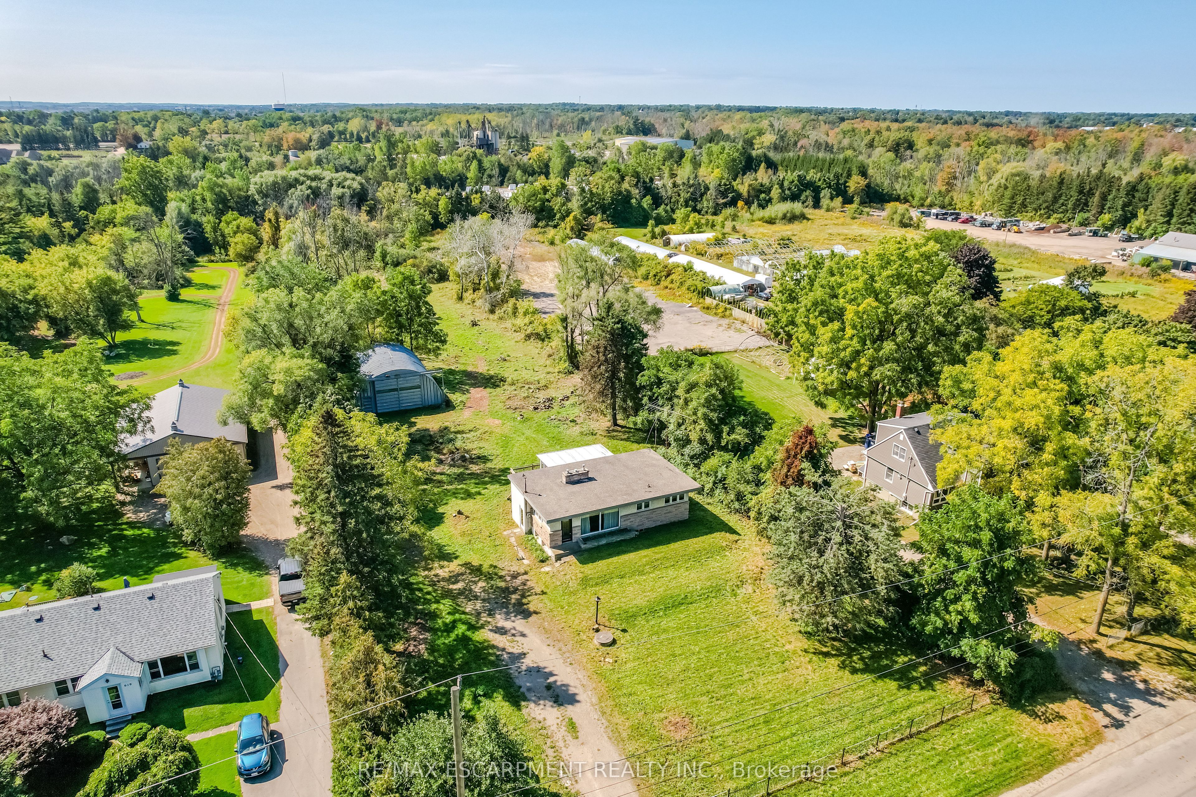 623 Robson Road Property Photo 4