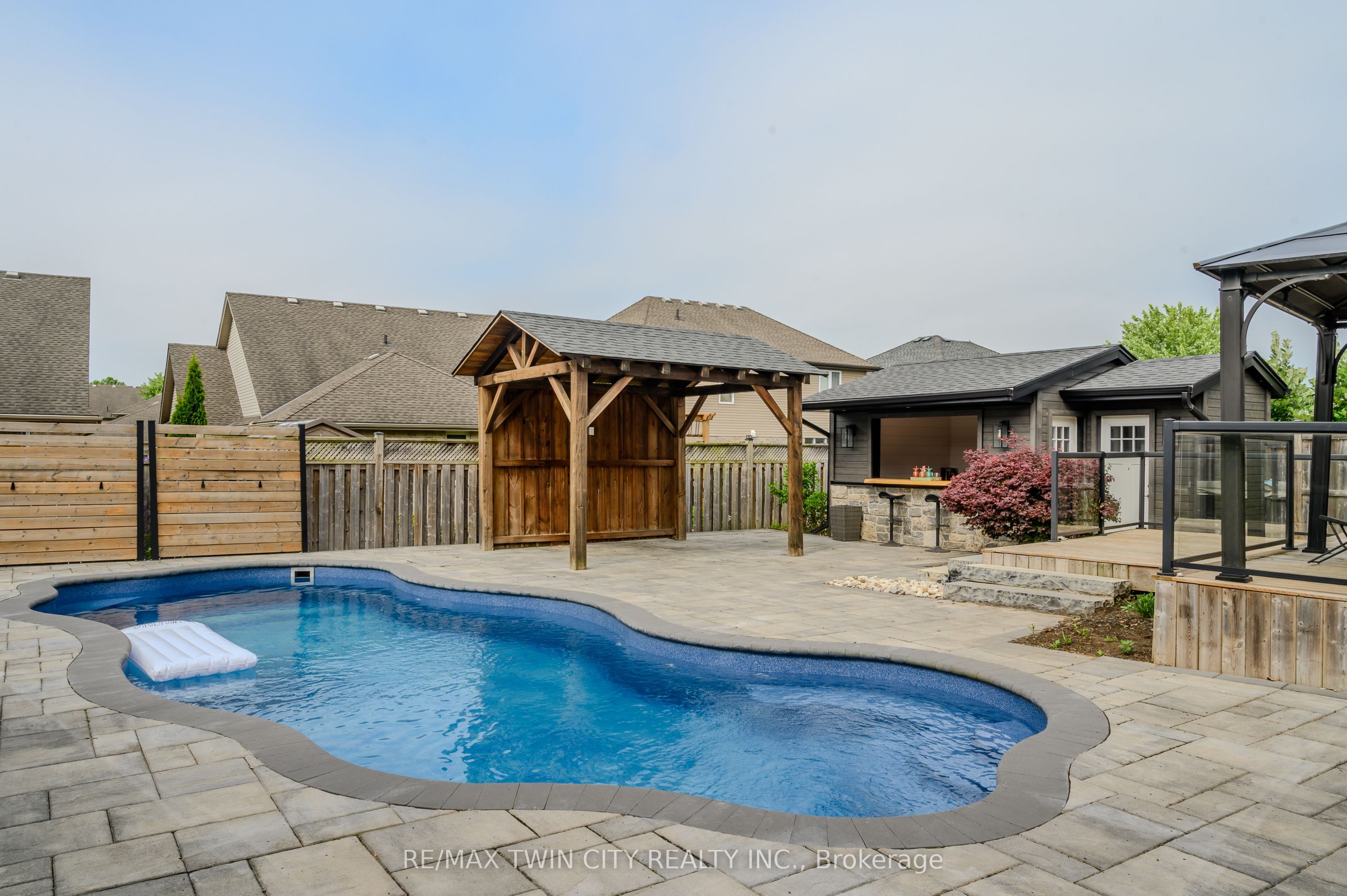 633 Halifax Road Property Photo 2