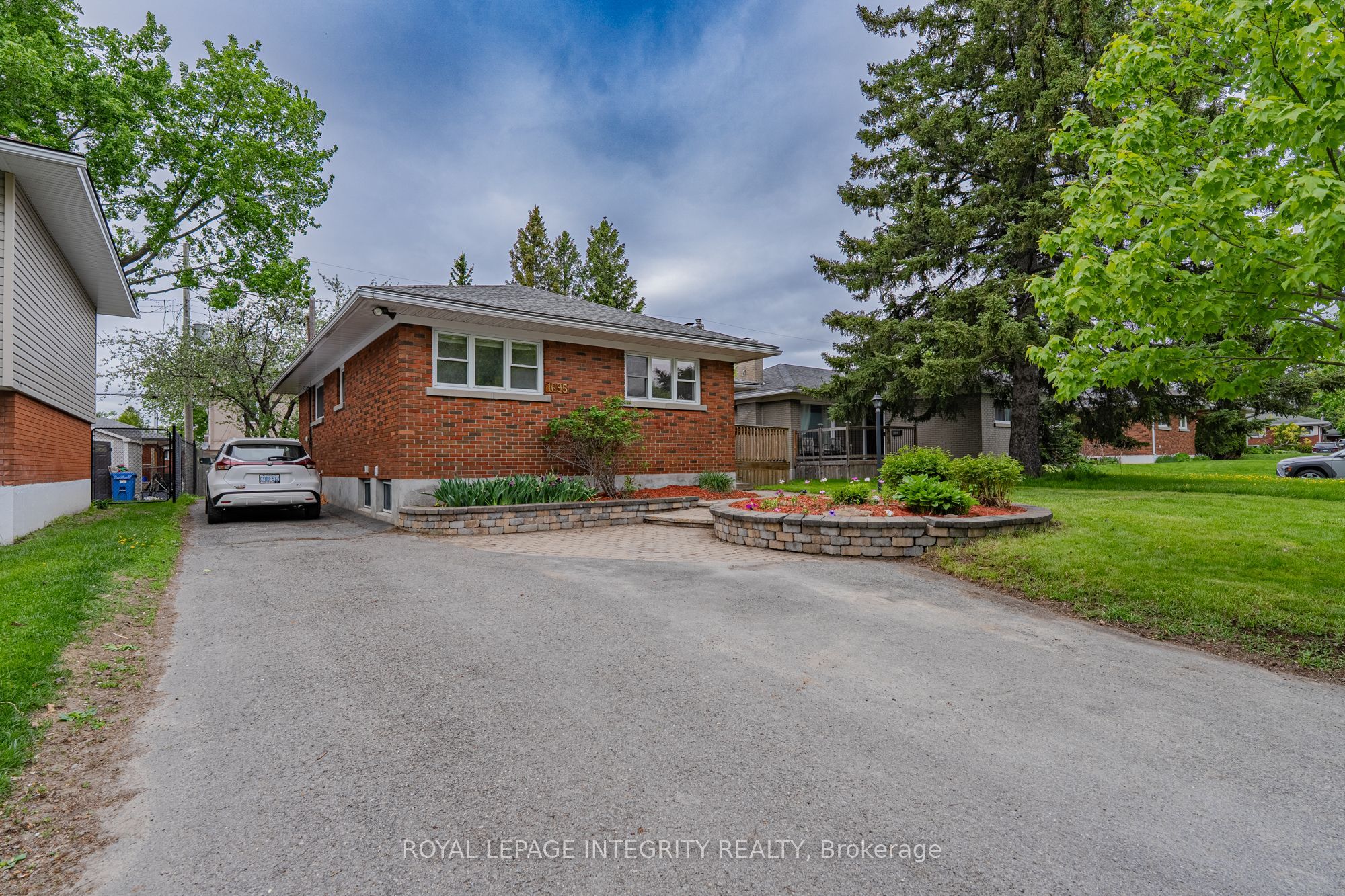 1695 Gage Crescent N Property Photo 1