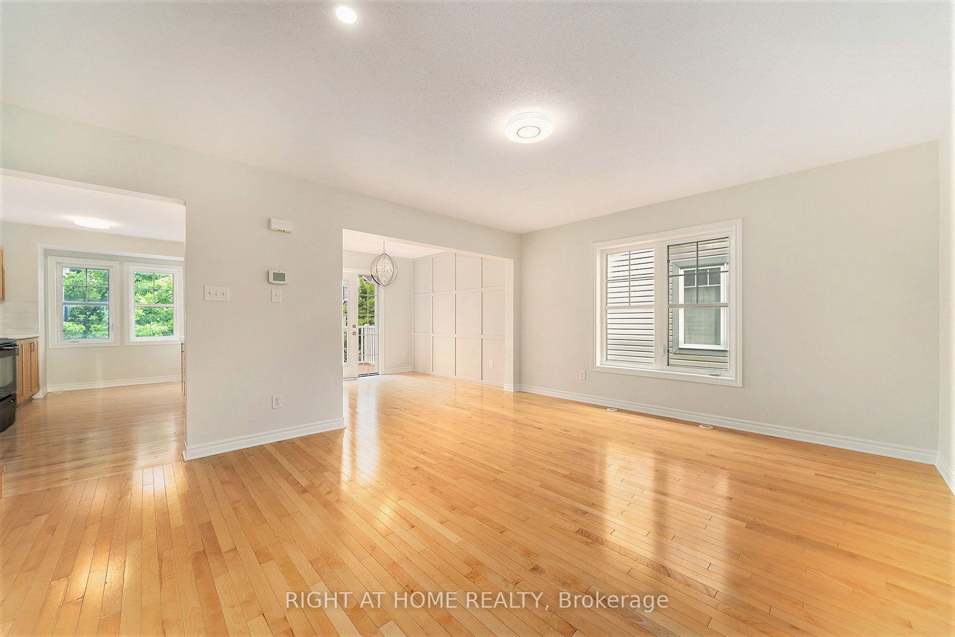 1558 Haydon Circle N Property Photo 7