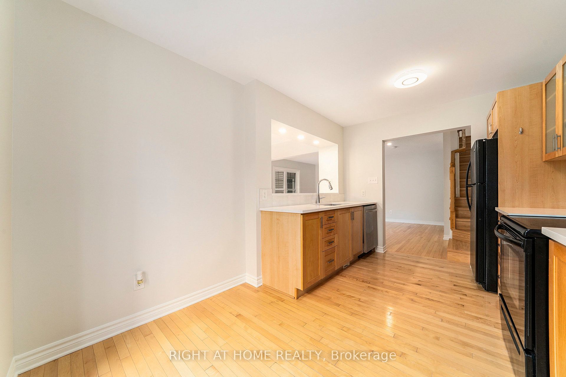 1558 Haydon Circle N Property Photo 12