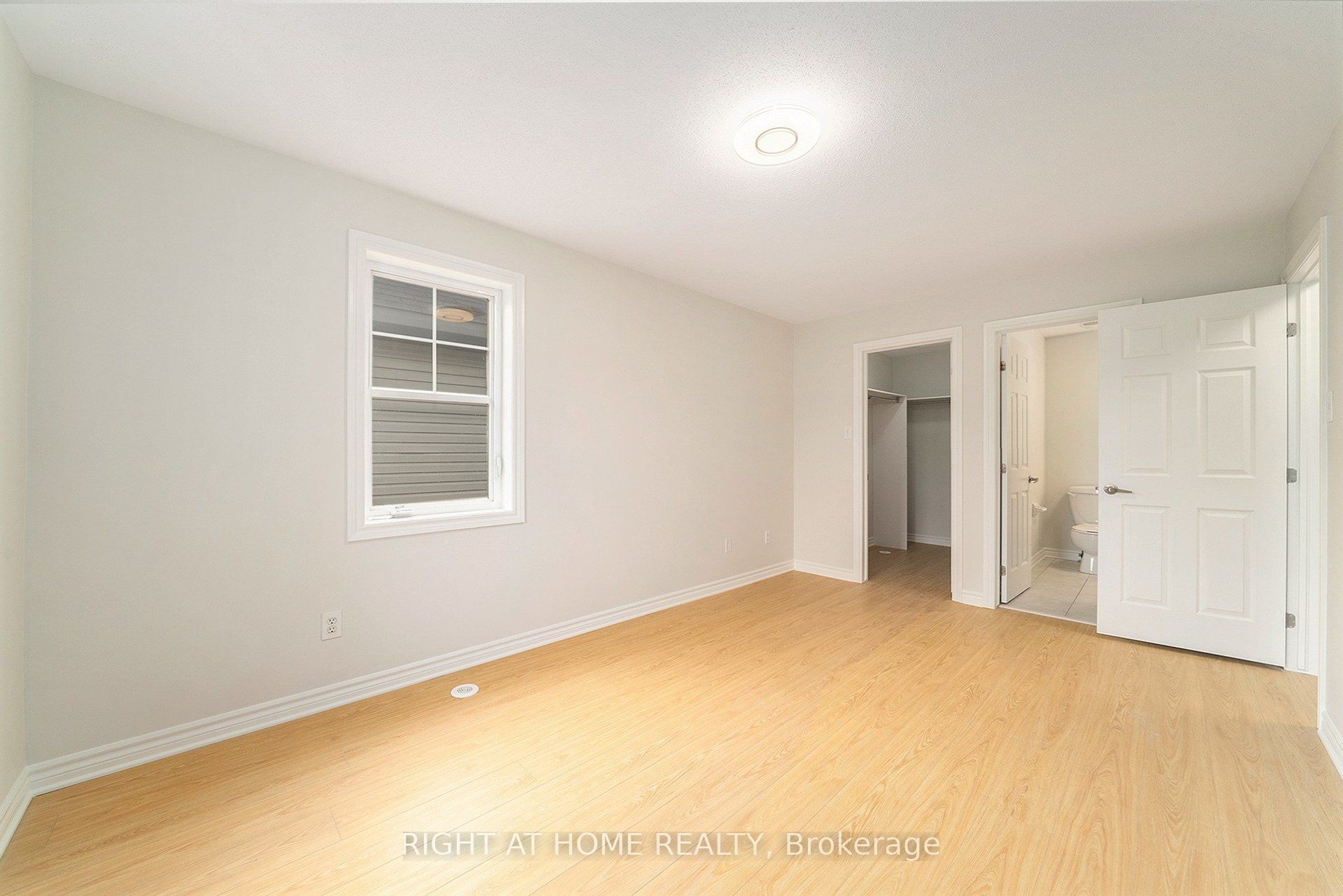 1558 Haydon Circle N Property Photo 15