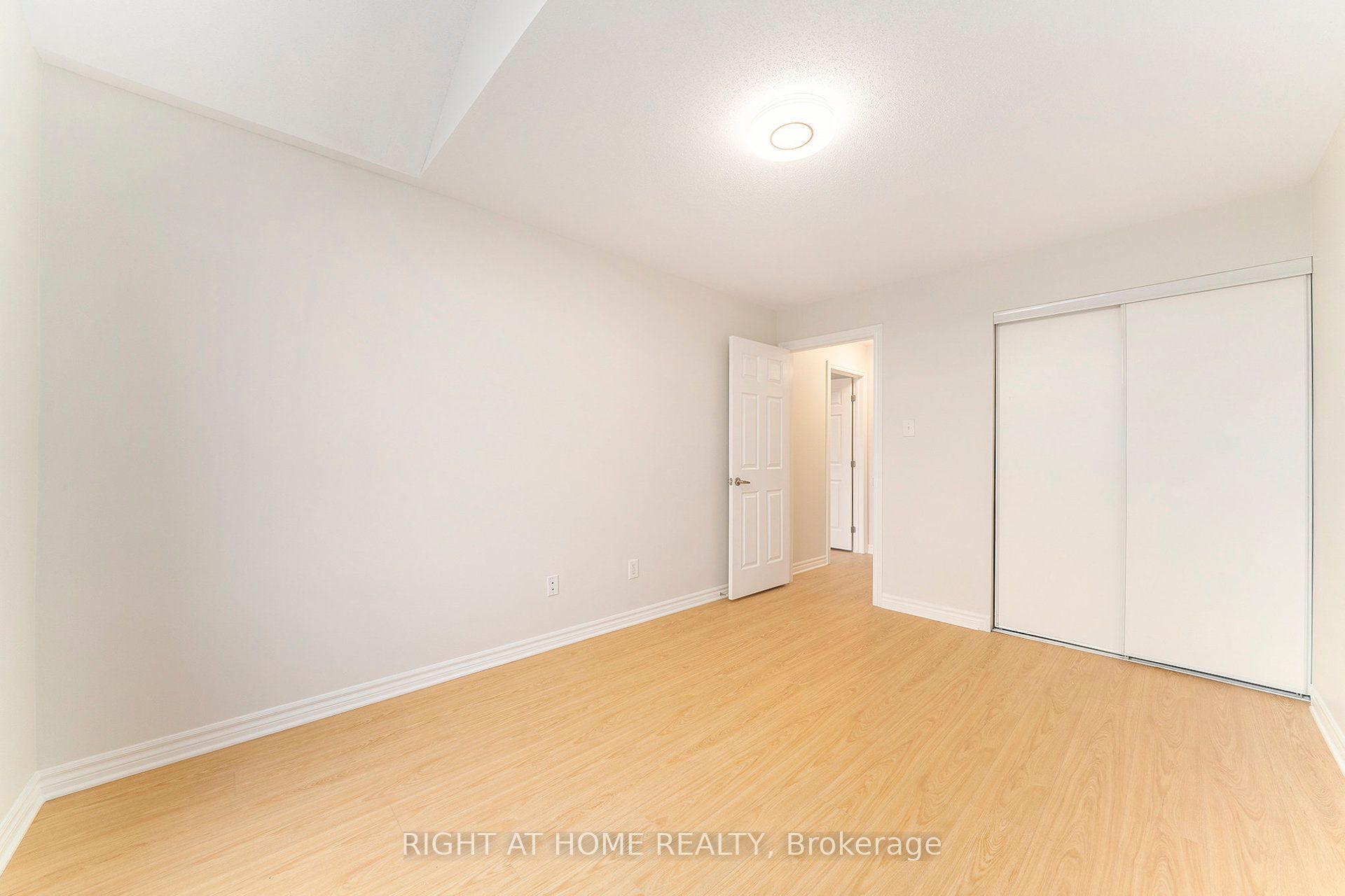 1558 Haydon Circle N Property Photo 17