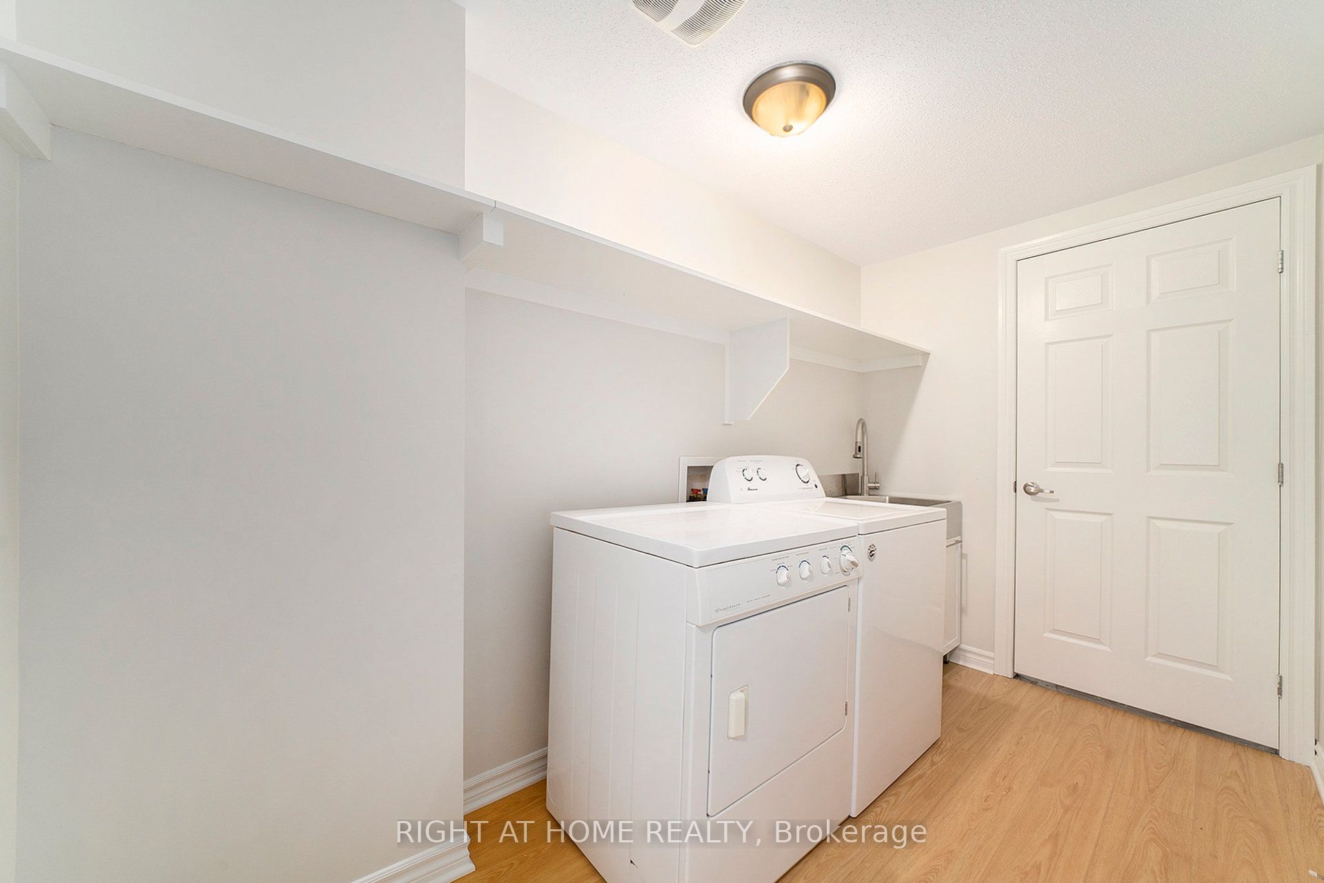 1558 Haydon Circle N Property Photo 19