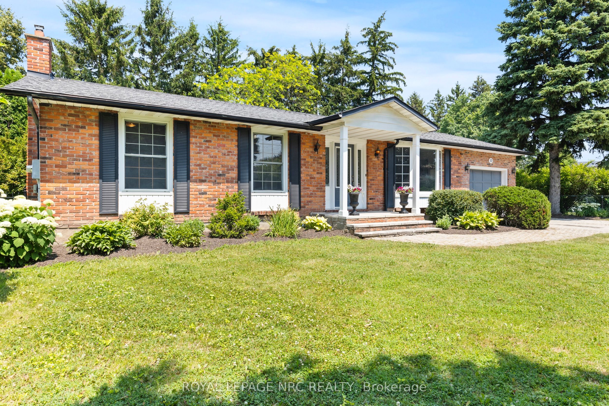 10 Upper Canada Drive Property Photo 4