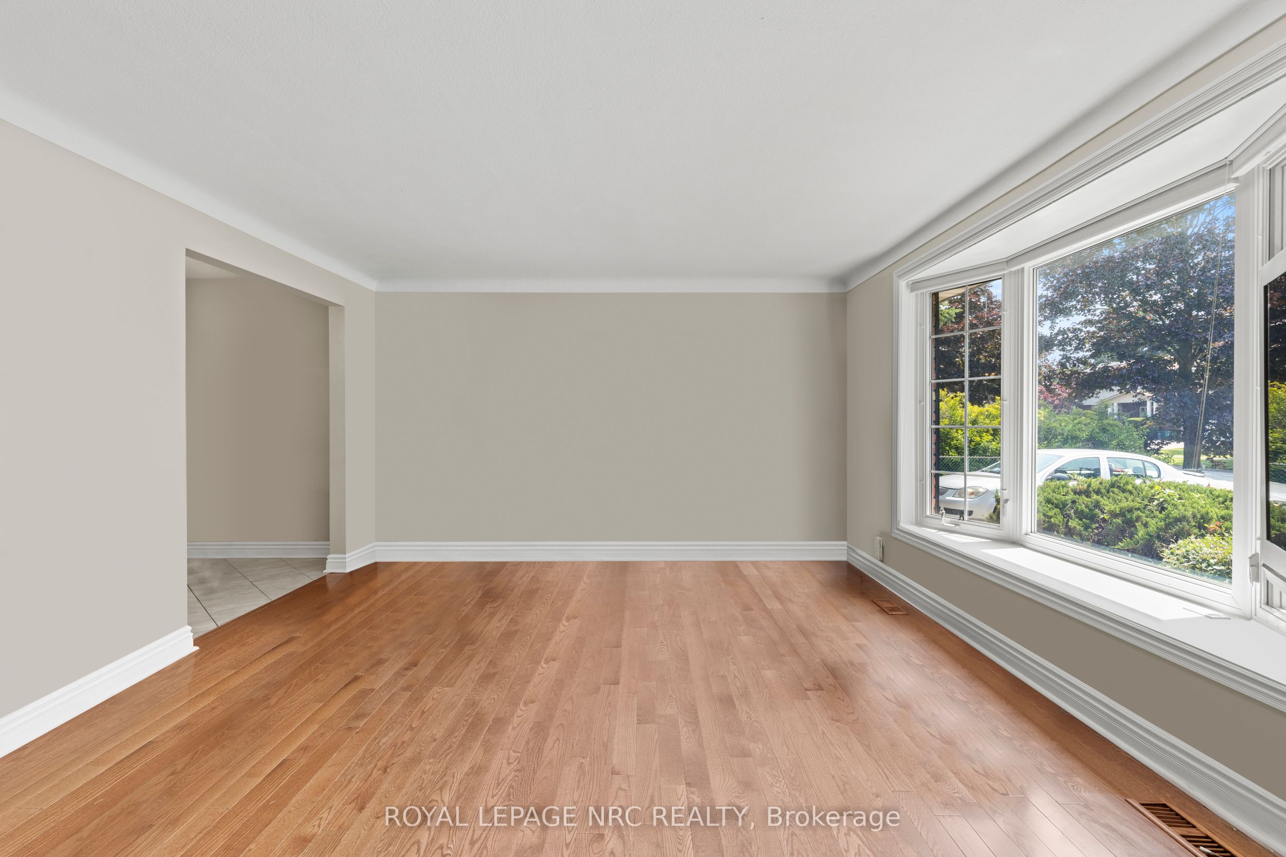 10 Upper Canada Drive Property Photo 8