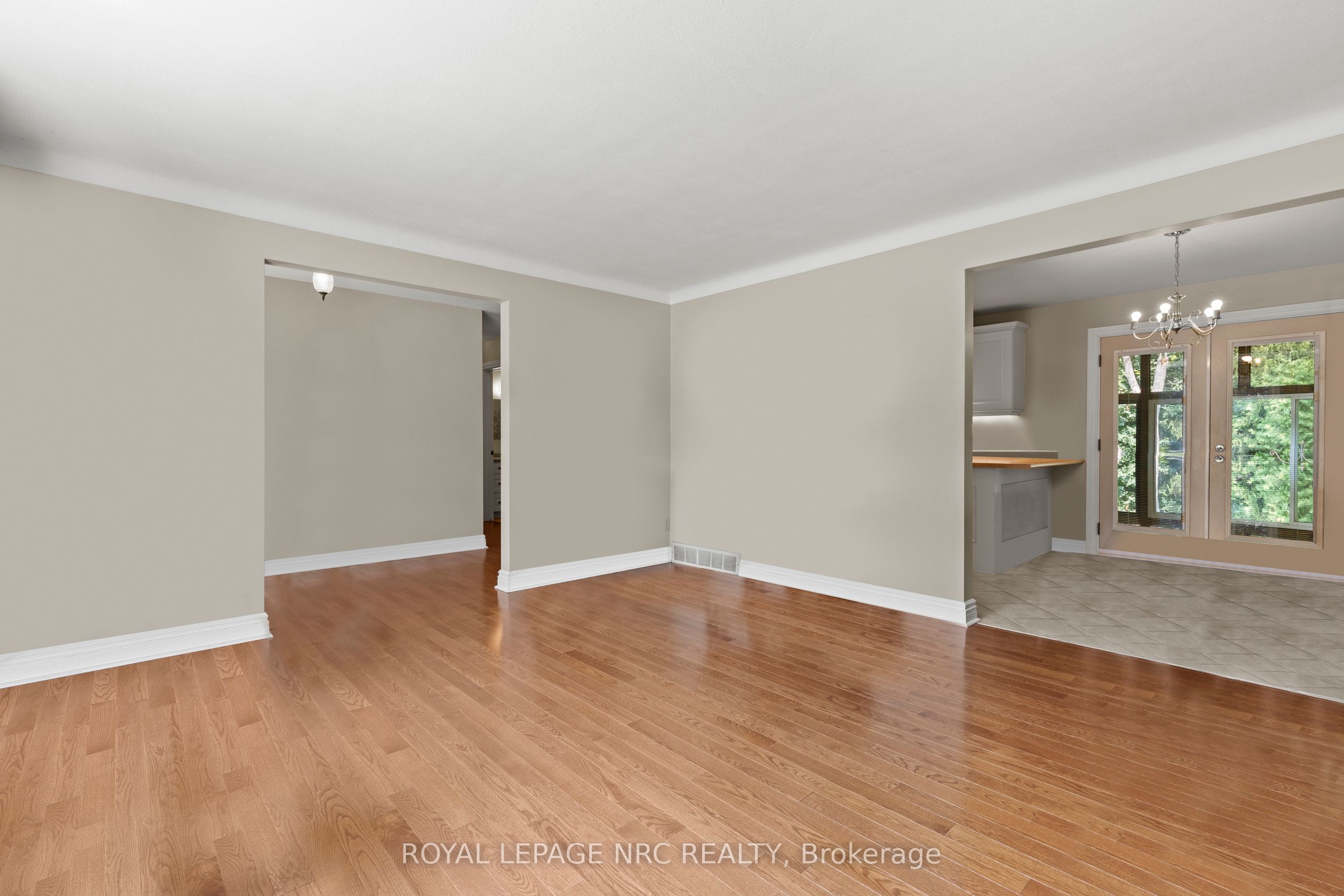 10 Upper Canada Drive Property Photo 10