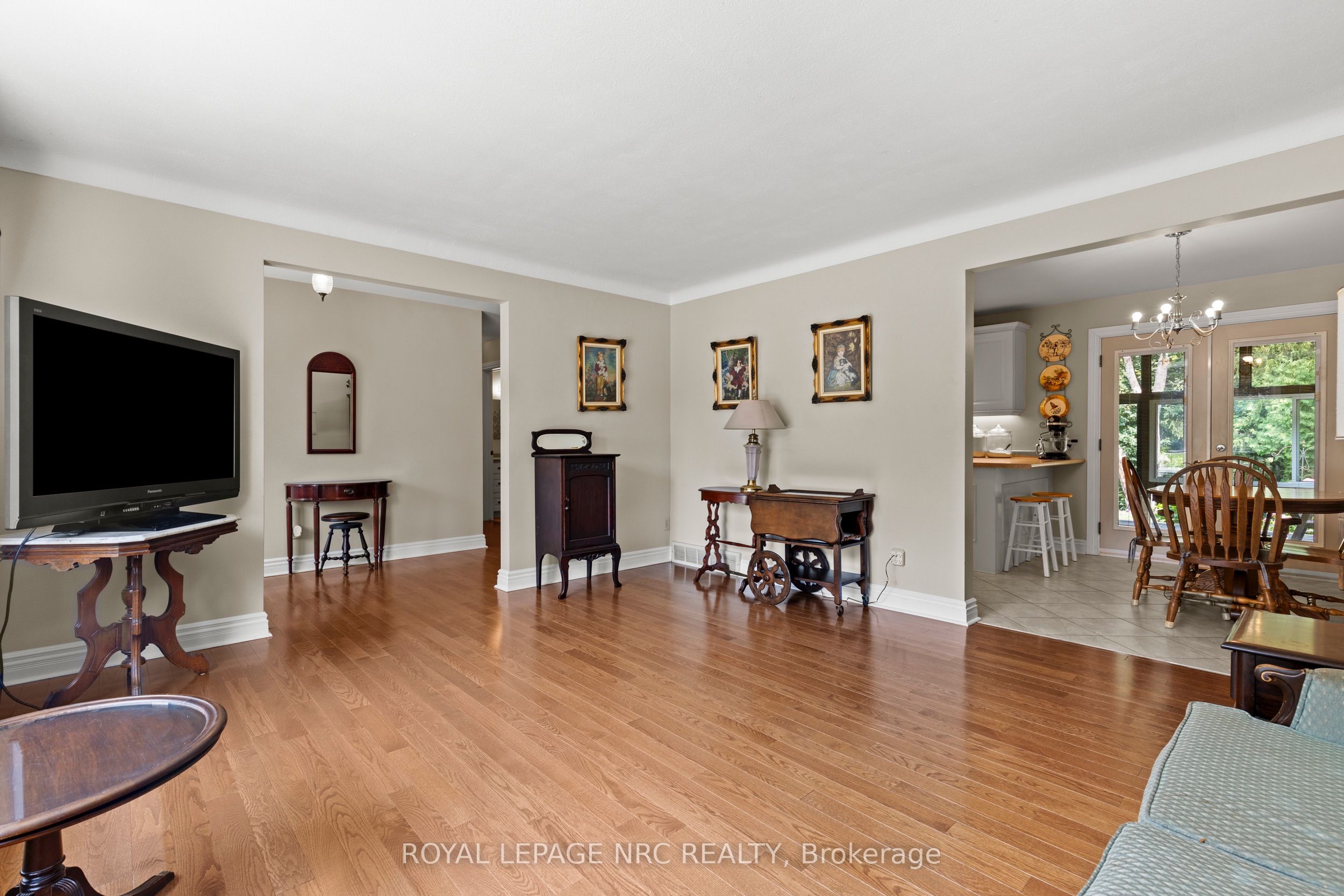 10 Upper Canada Drive Property Photo 11