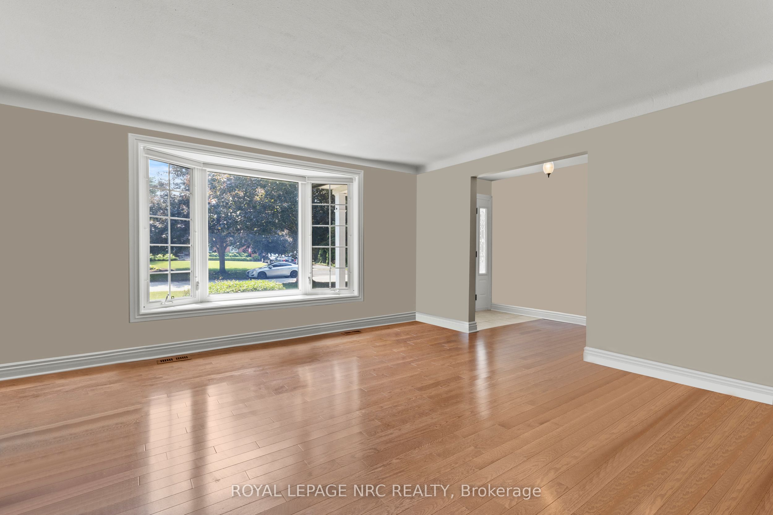 10 Upper Canada Drive Property Photo 12