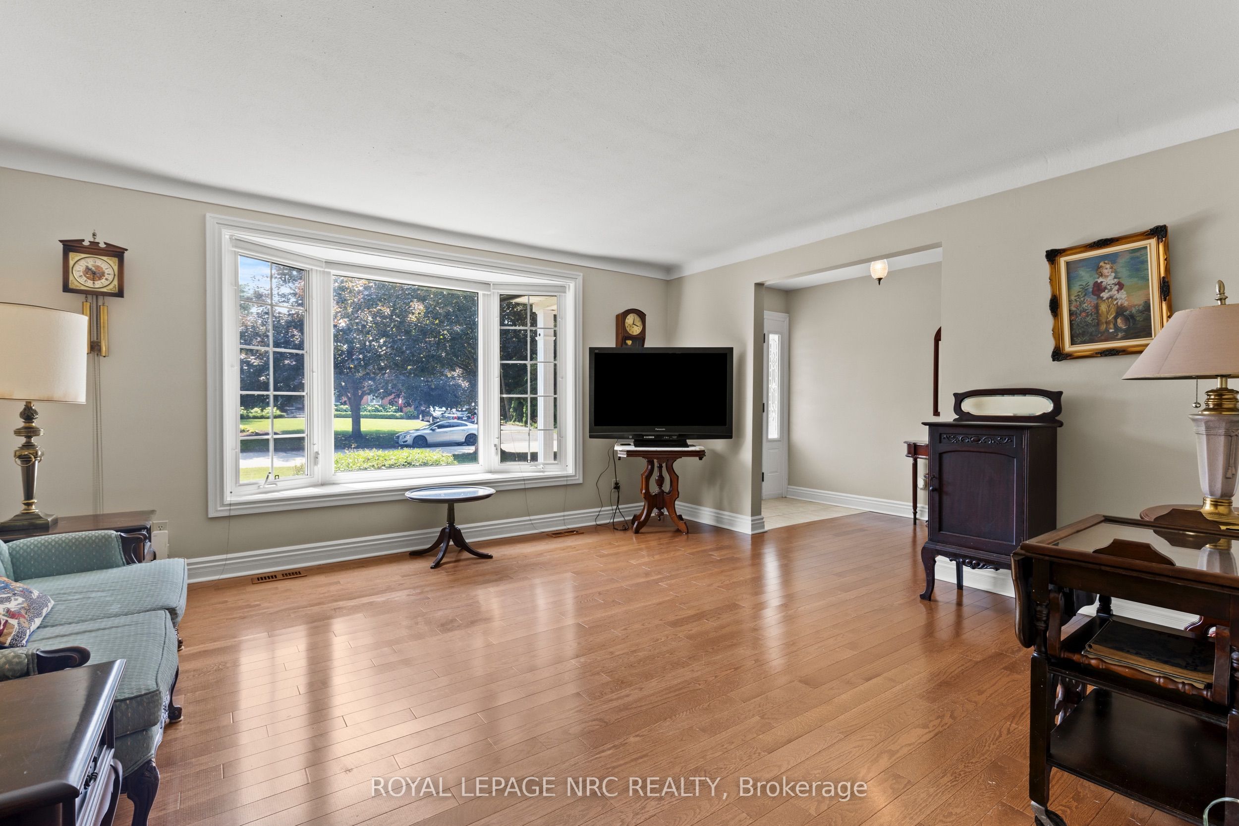 10 Upper Canada Drive Property Photo 13