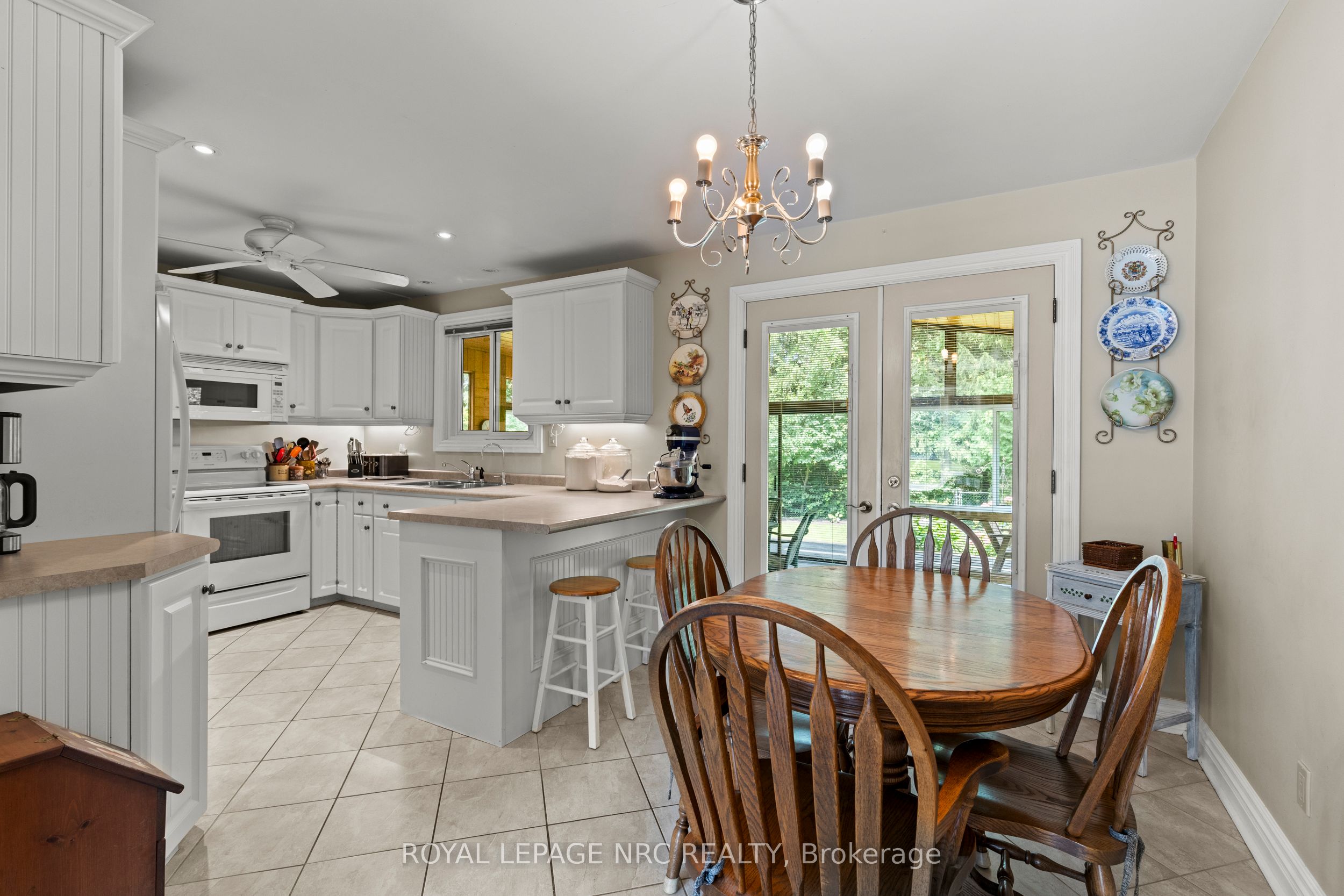 10 Upper Canada Drive Property Photo 14