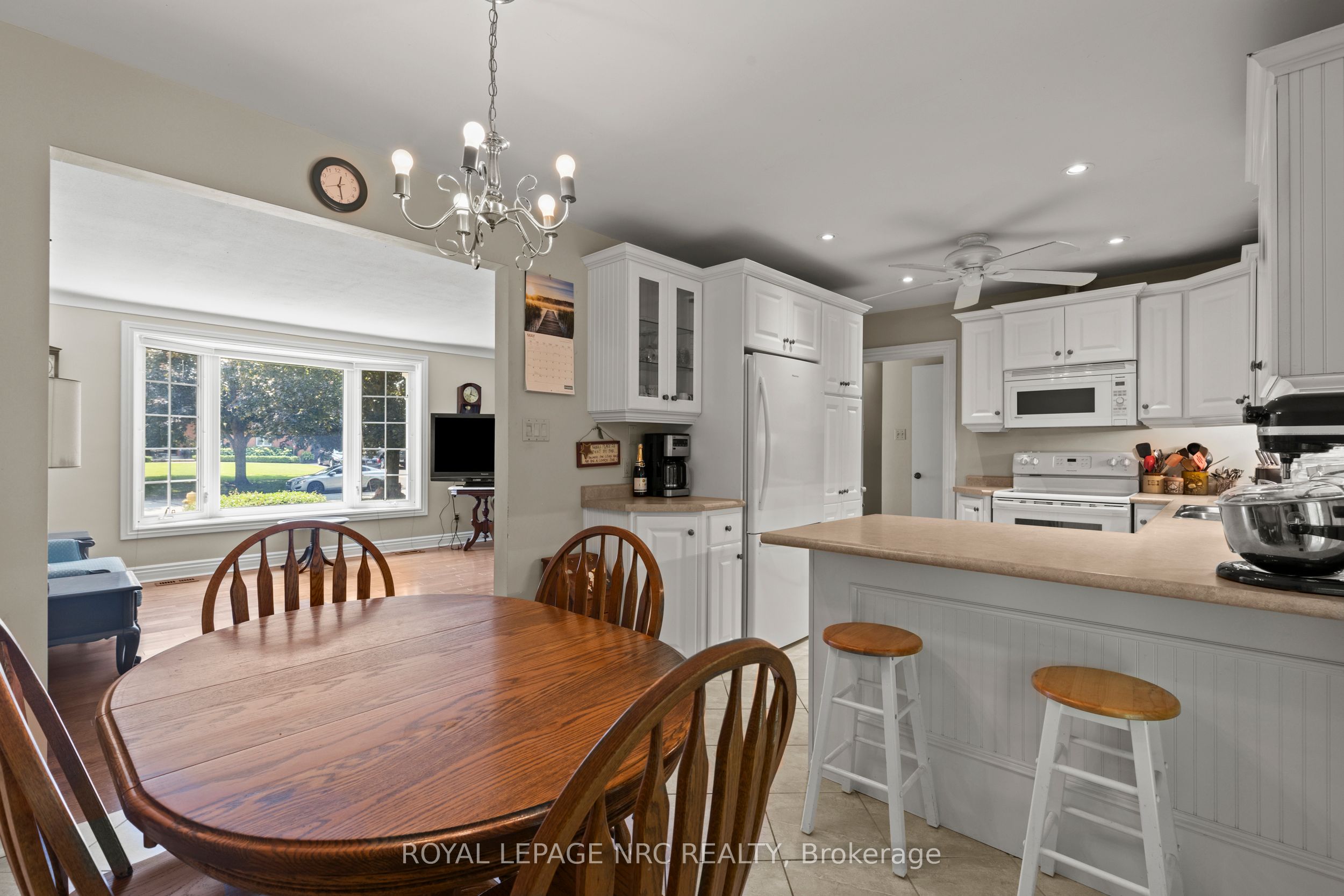 10 Upper Canada Drive Property Photo 15