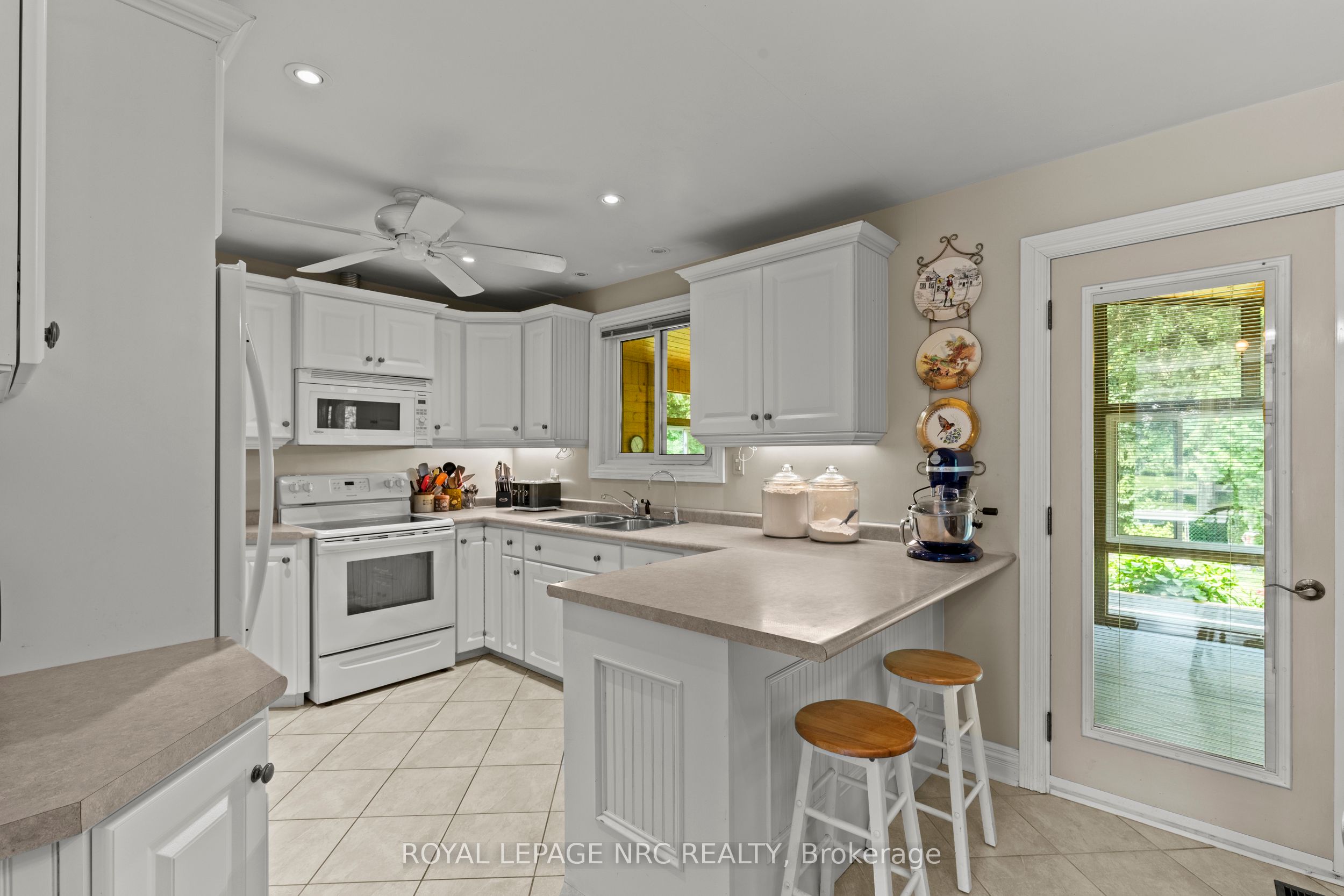 10 Upper Canada Drive Property Photo 16