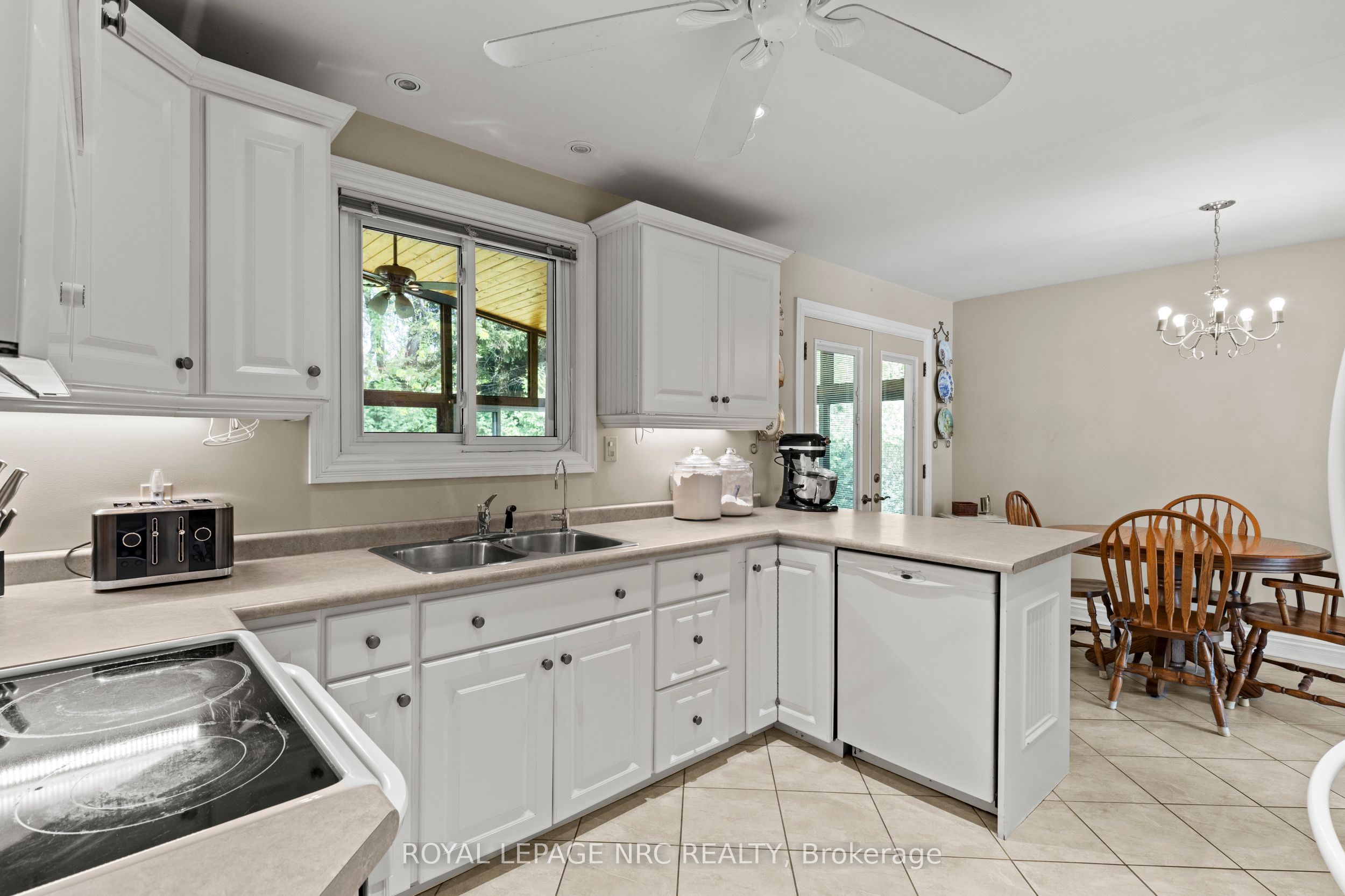 10 Upper Canada Drive Property Photo 17