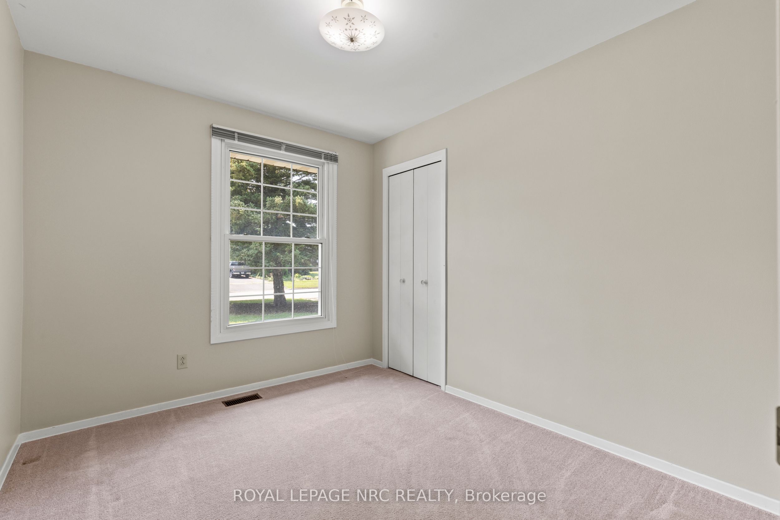 10 Upper Canada Drive Property Photo 21