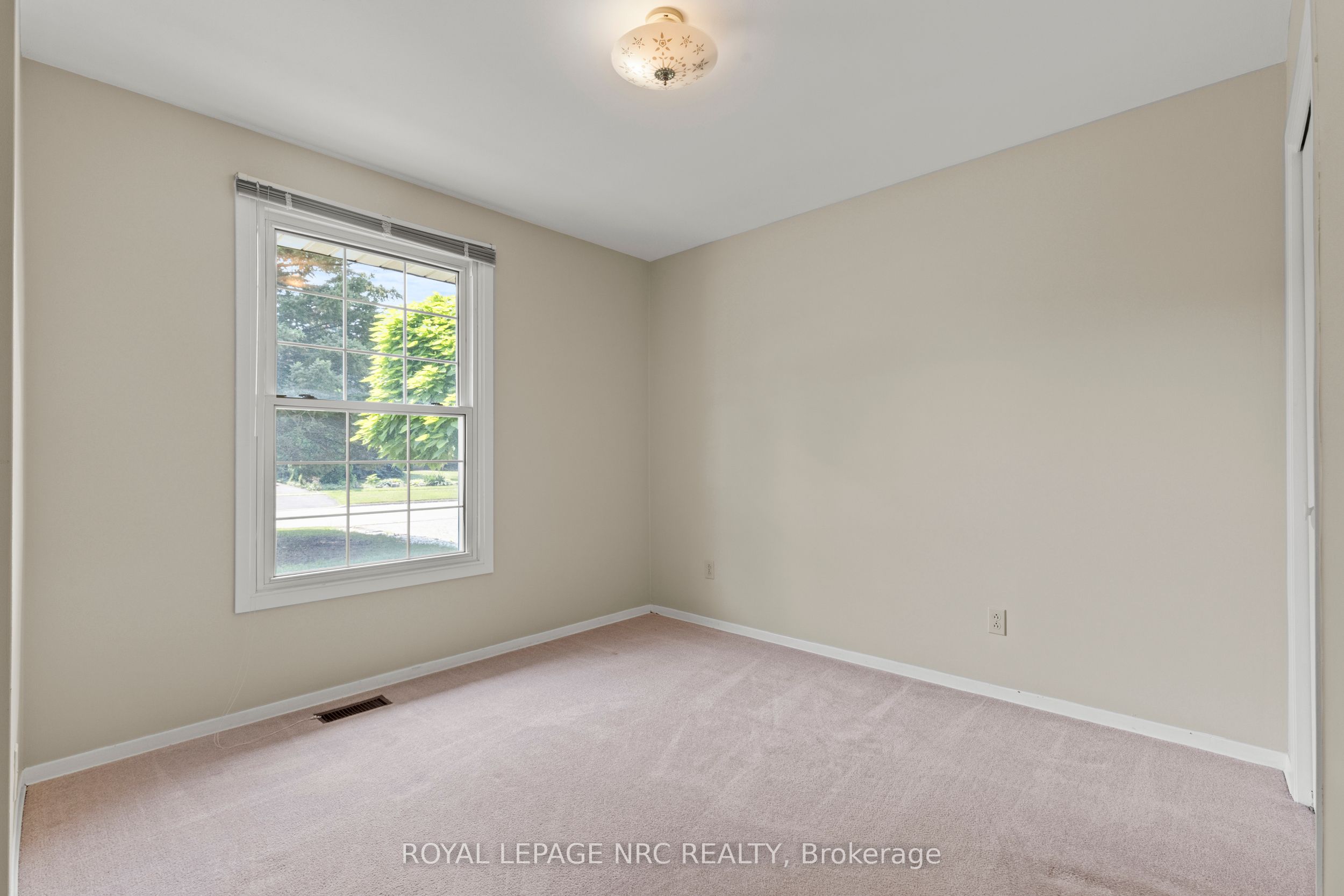 10 Upper Canada Drive Property Photo 22