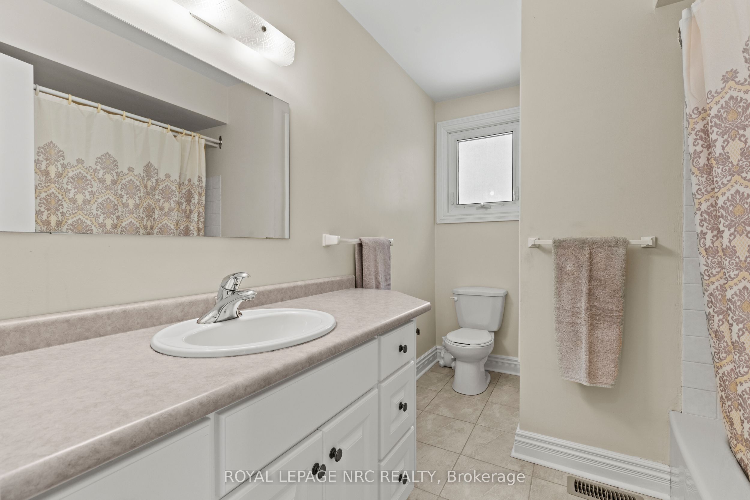 10 Upper Canada Drive Property Photo 23