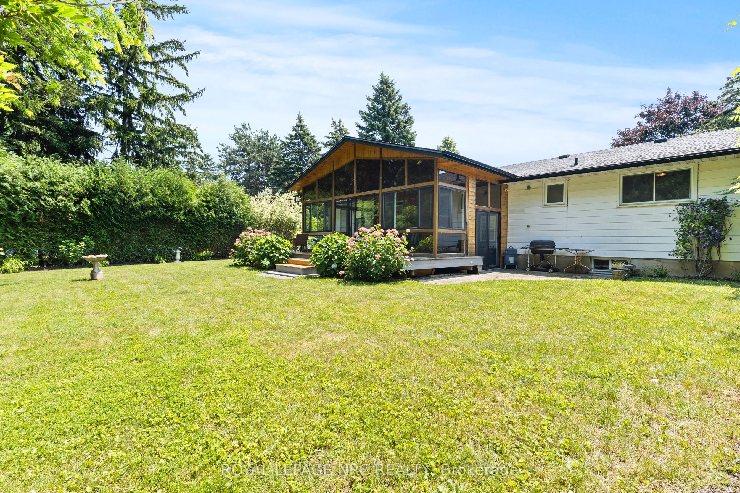 10 Upper Canada Drive Property Photo 37