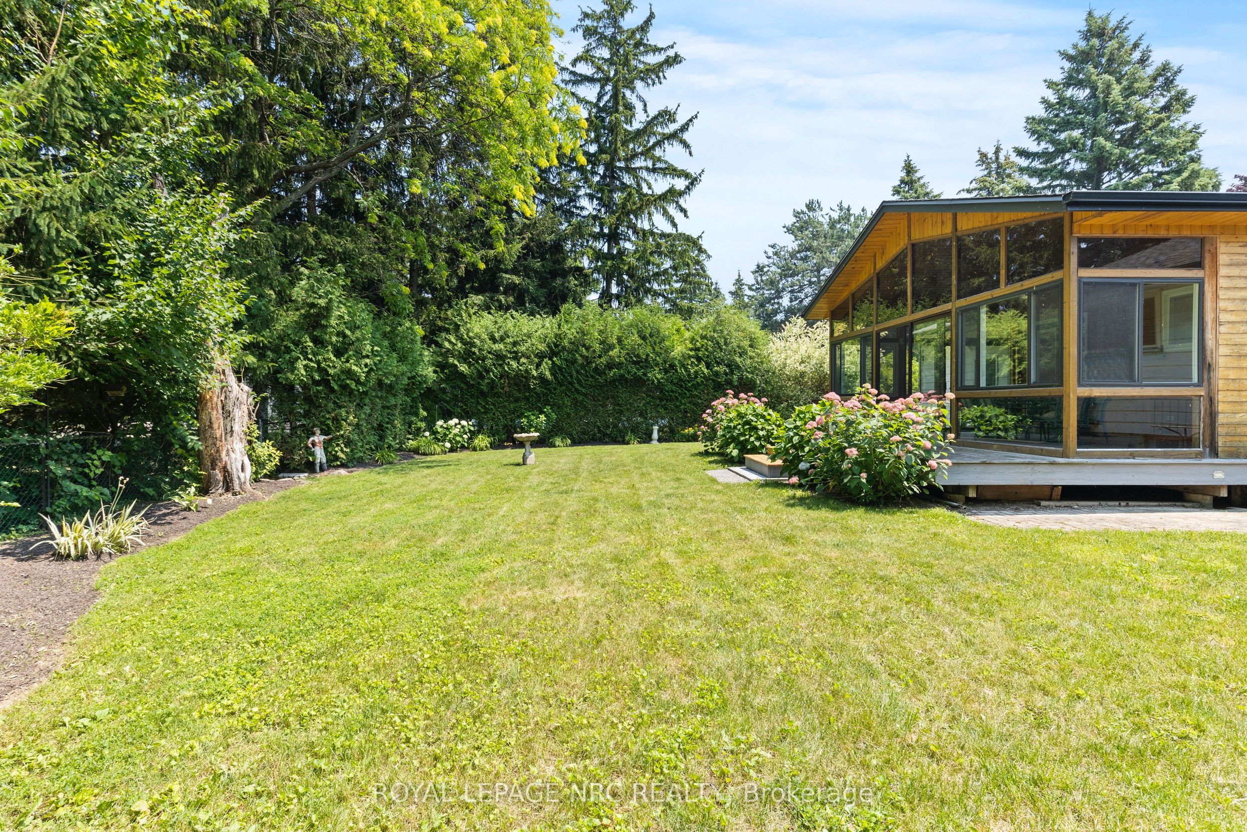 10 Upper Canada Drive Property Photo 38