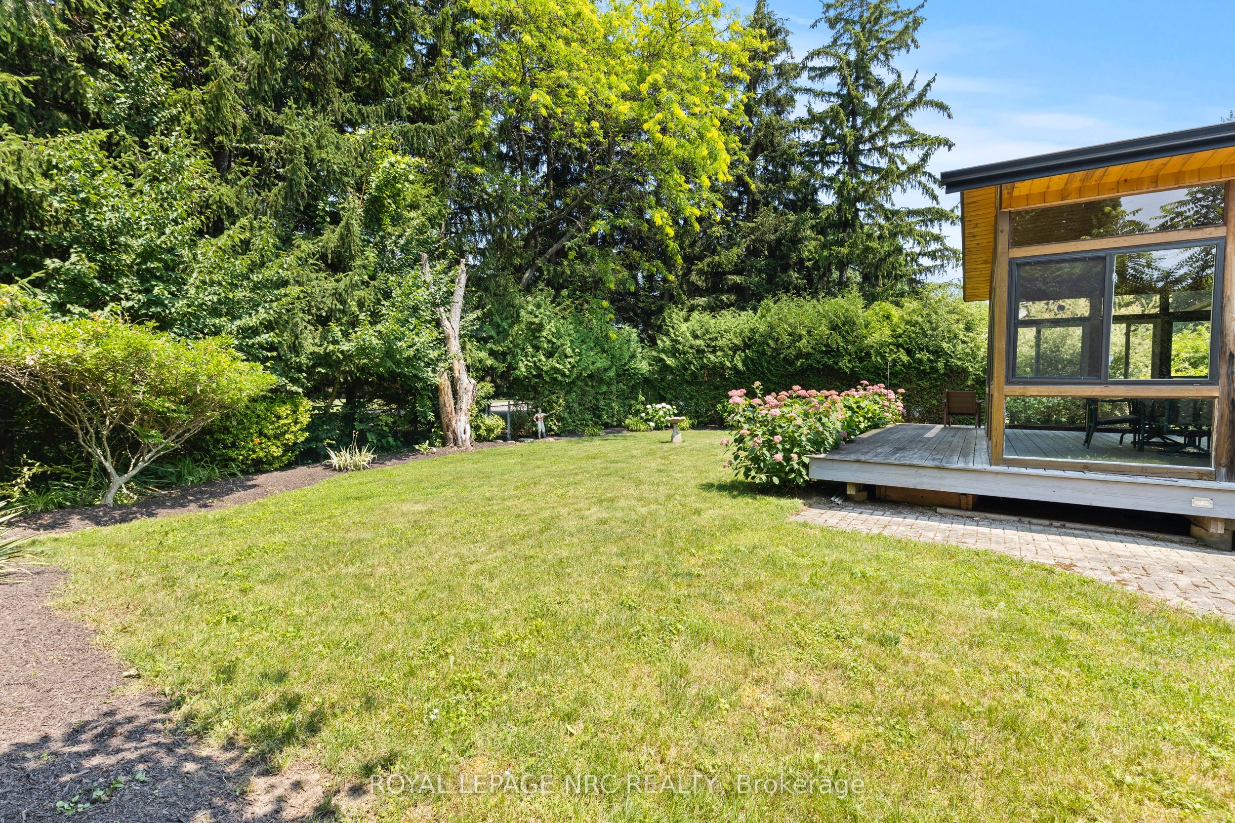 10 Upper Canada Drive Property Photo 39