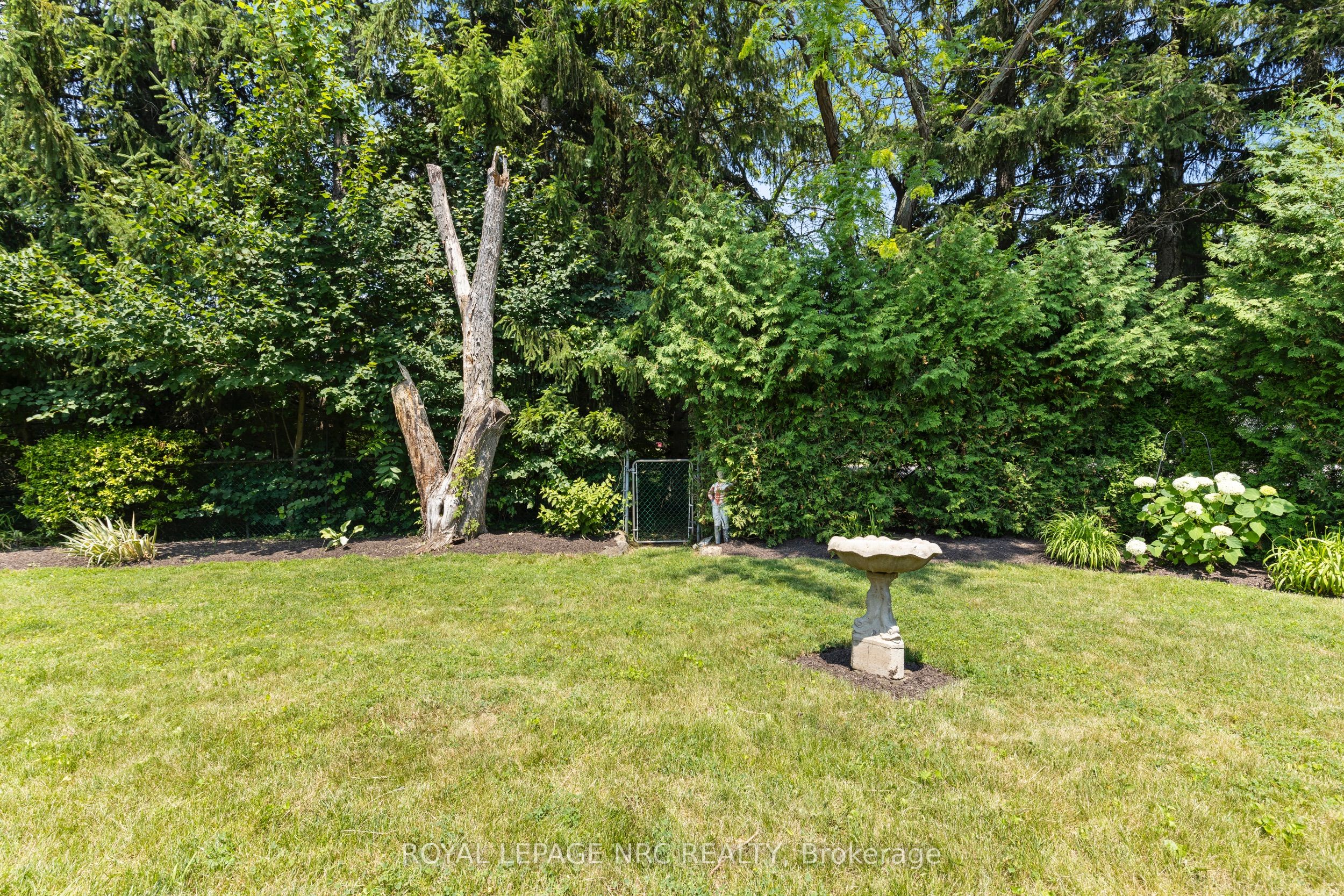 10 Upper Canada Drive Property Photo 40