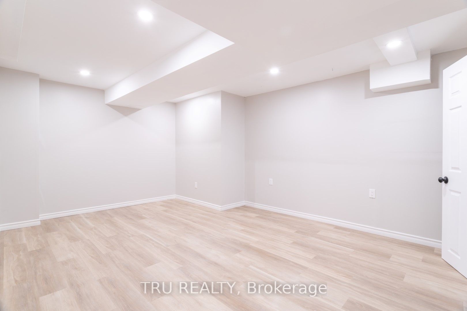 #b - 1254 Maitland Avenue Property Photo 6