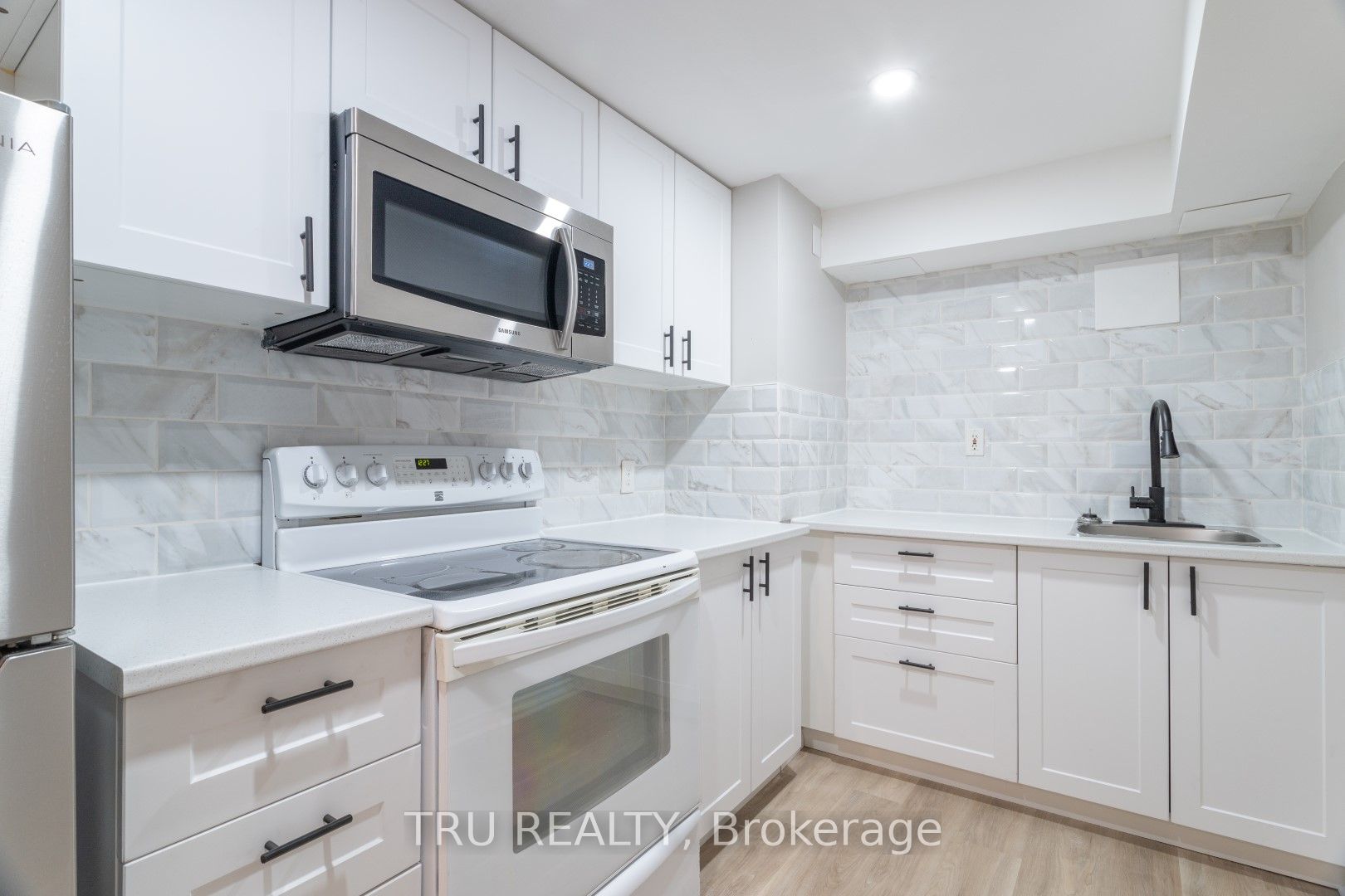 #b - 1254 Maitland Avenue Property Photo 9