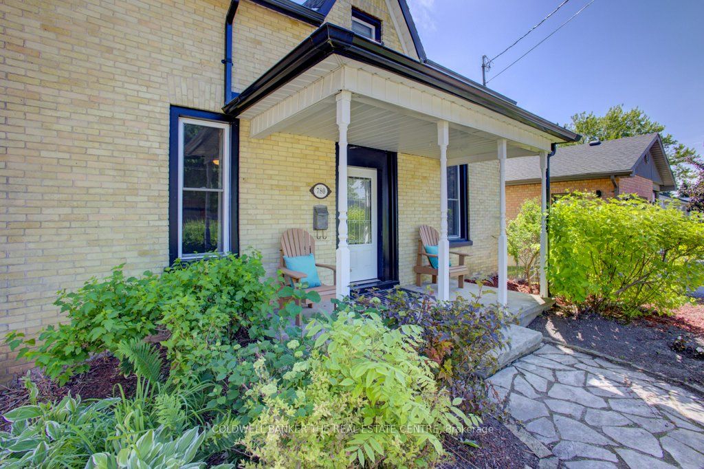 780 Elma Street W Property Photo 4