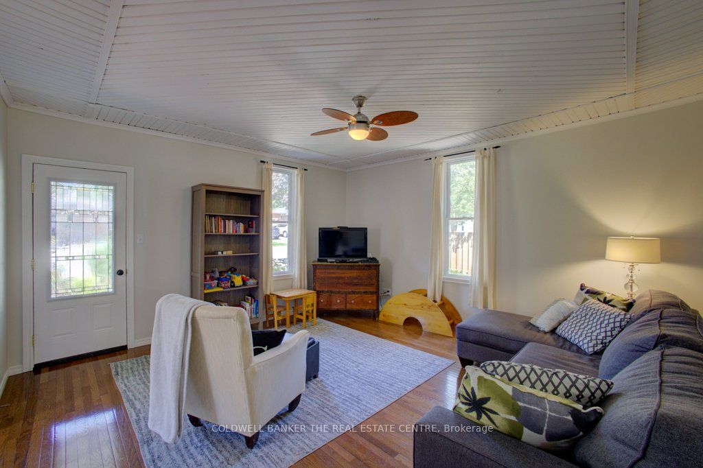 780 Elma Street W Property Photo 5