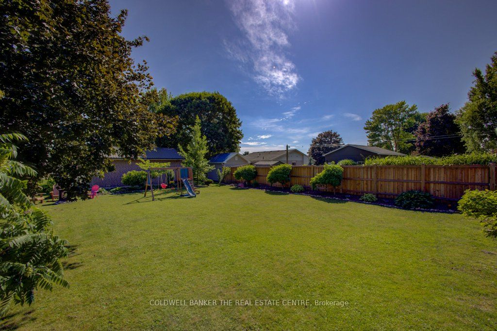 780 Elma Street W Property Photo 32