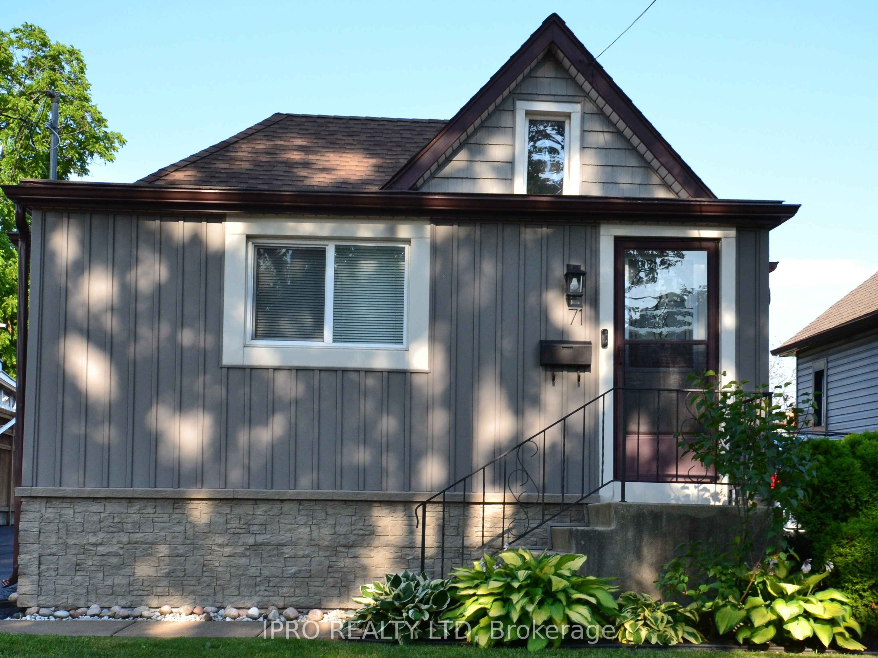 71 Deere Street Property Photo 1